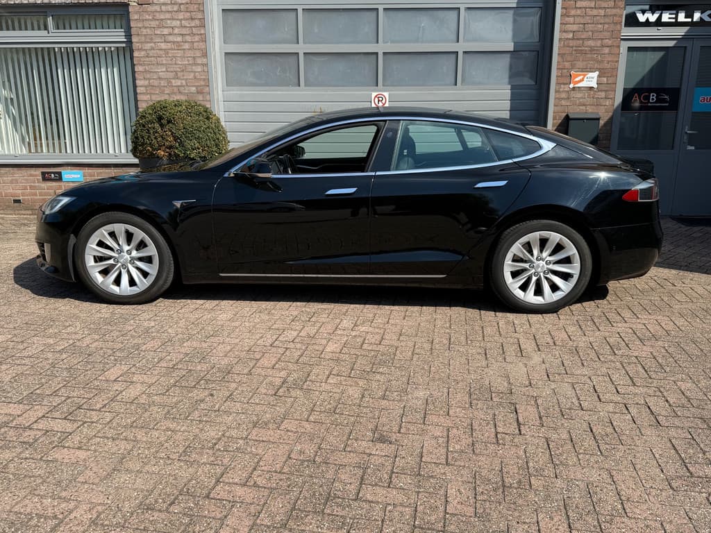 Tesla Model S thumbnail 8