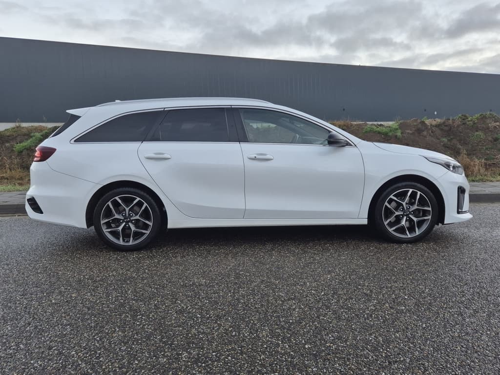 Kia Ceed Sportswagon thumbnail 2