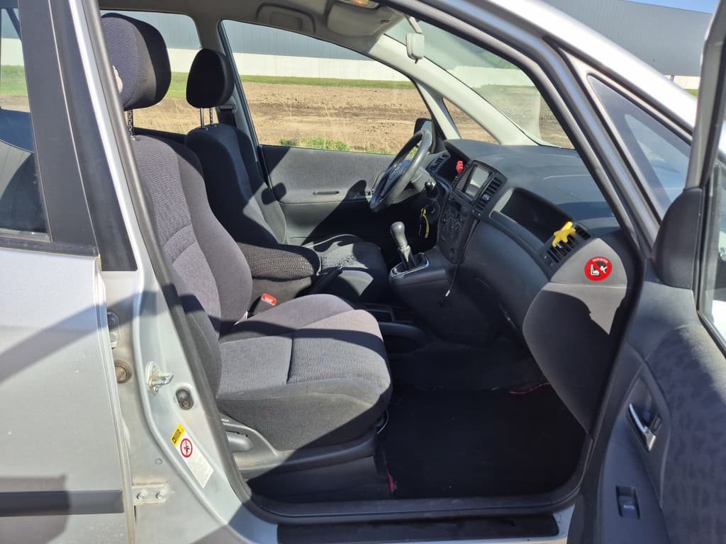 Toyota Corolla Verso thumbnail 12