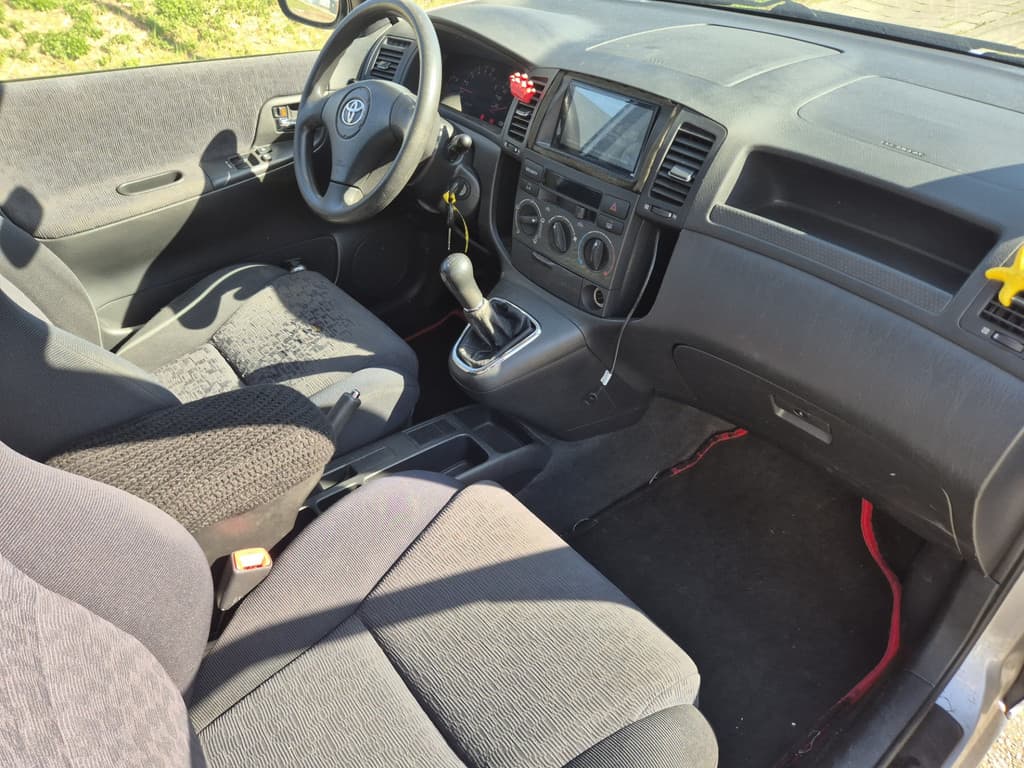 Toyota Corolla Verso thumbnail 7