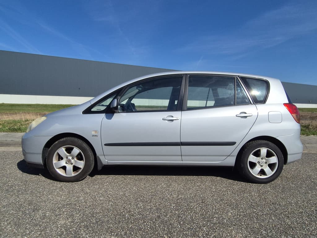 Toyota Corolla Verso thumbnail 9