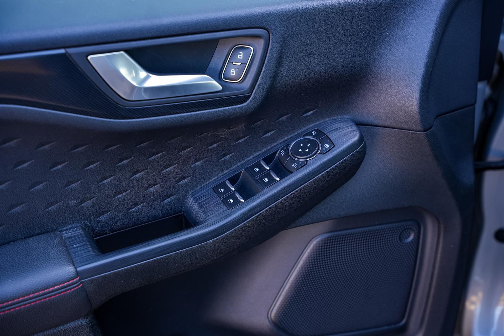 Ford Kuga 1.5 EcoBoost ST line 1.5 EcoBoost ST line thumbnail 14