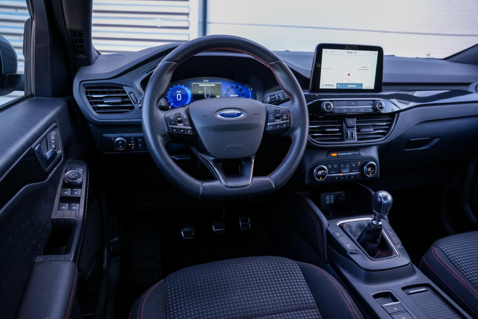 Ford Kuga 1.5 EcoBoost ST line 1.5 EcoBoost ST line thumbnail 4