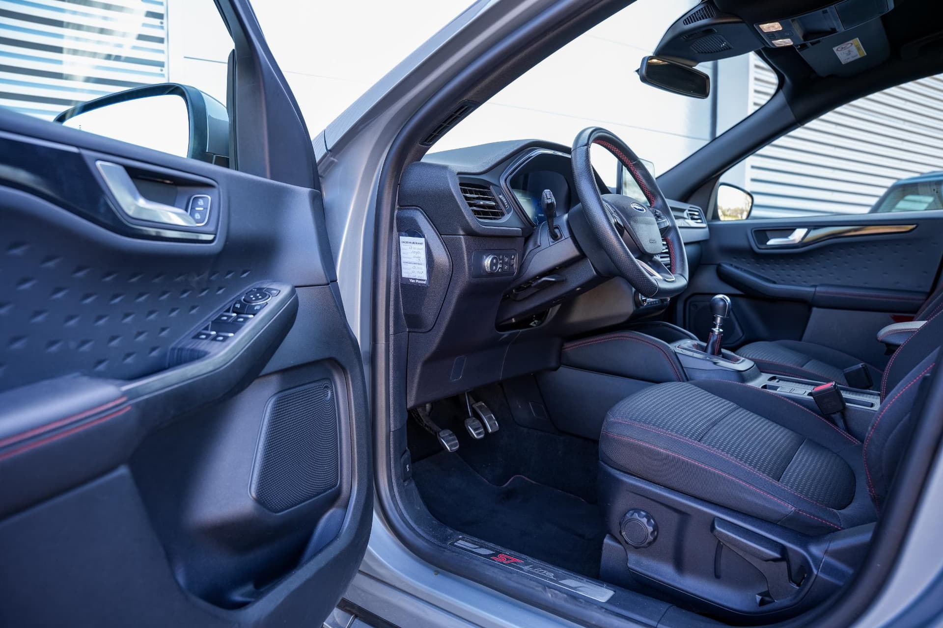 Ford Kuga 1.5 EcoBoost ST line 1.5 EcoBoost ST line thumbnail 6