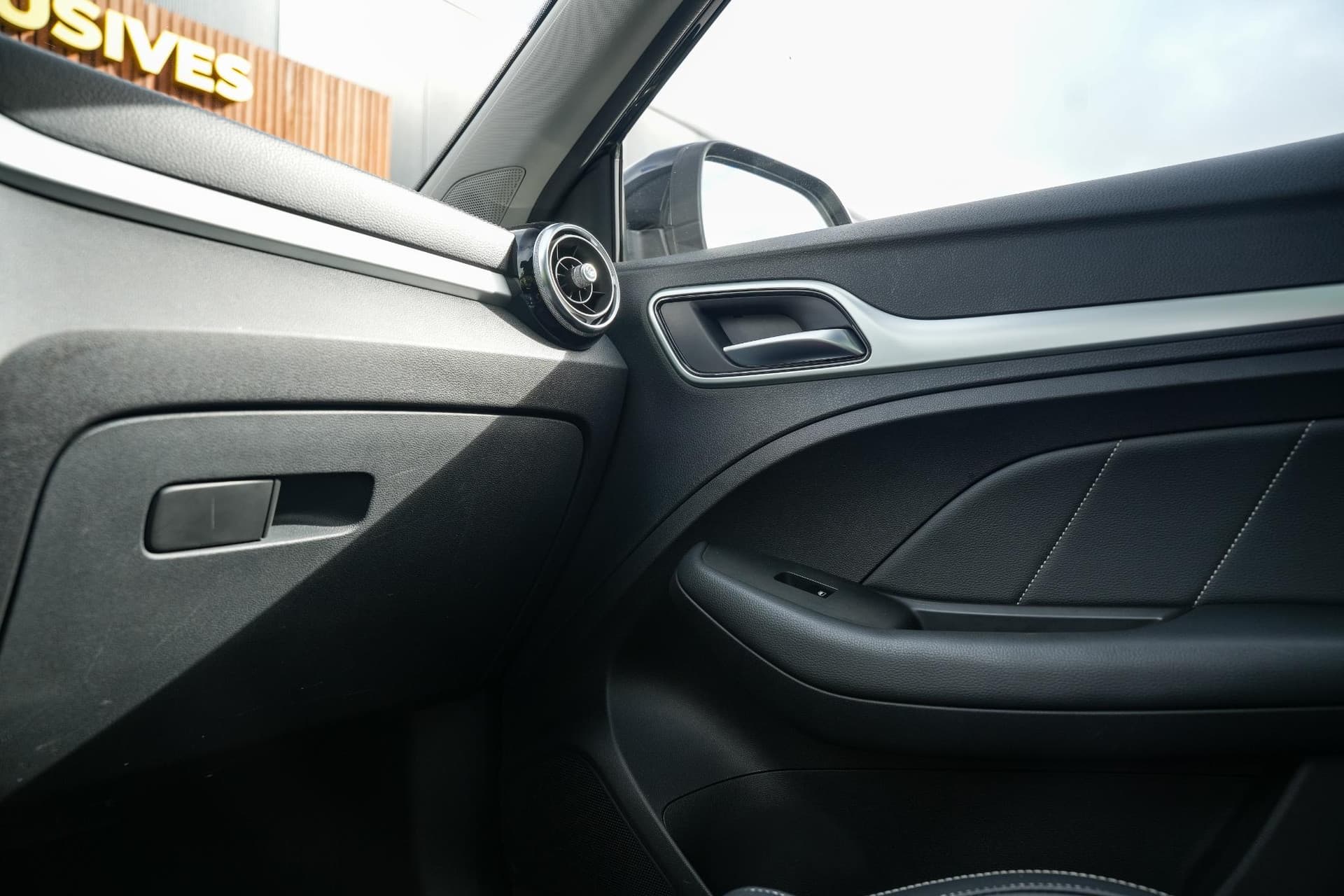 MG Mg Zs EV Luxury 45 kWh EV Luxury 45 kWh thumbnail 12