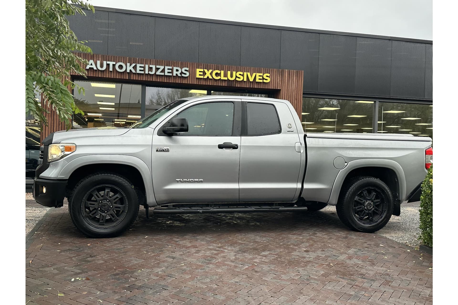 Toyota Tundra 5.7 V8 Double Cab 5.7 V8 Double Cab thumbnail 3