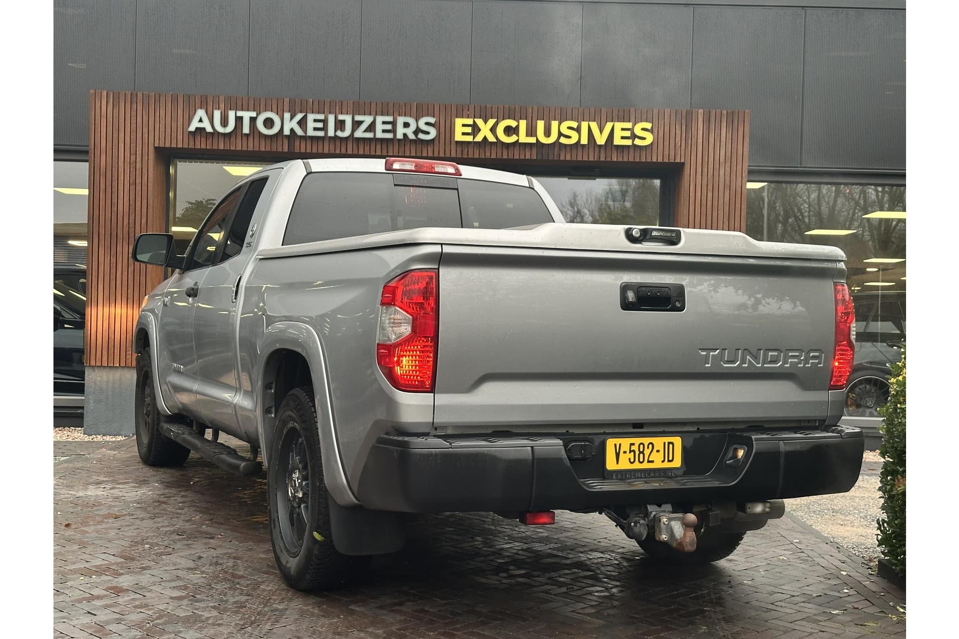 Toyota Tundra 5.7 V8 Double Cab 5.7 V8 Double Cab thumbnail 4