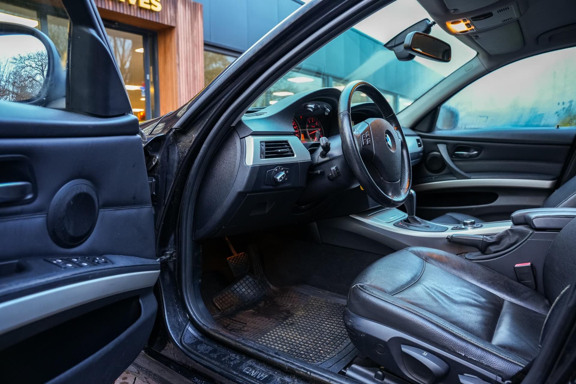 BMW 3-serie 320i Business Line 320i Business Line thumbnail 4