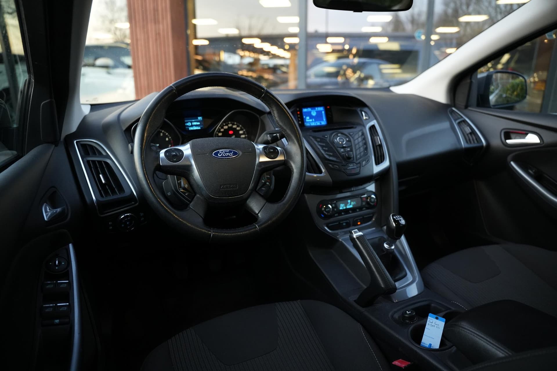 Ford Focus 1.0 EcoBoost Titanium 1.0 EcoBoost Titanium thumbnail 2