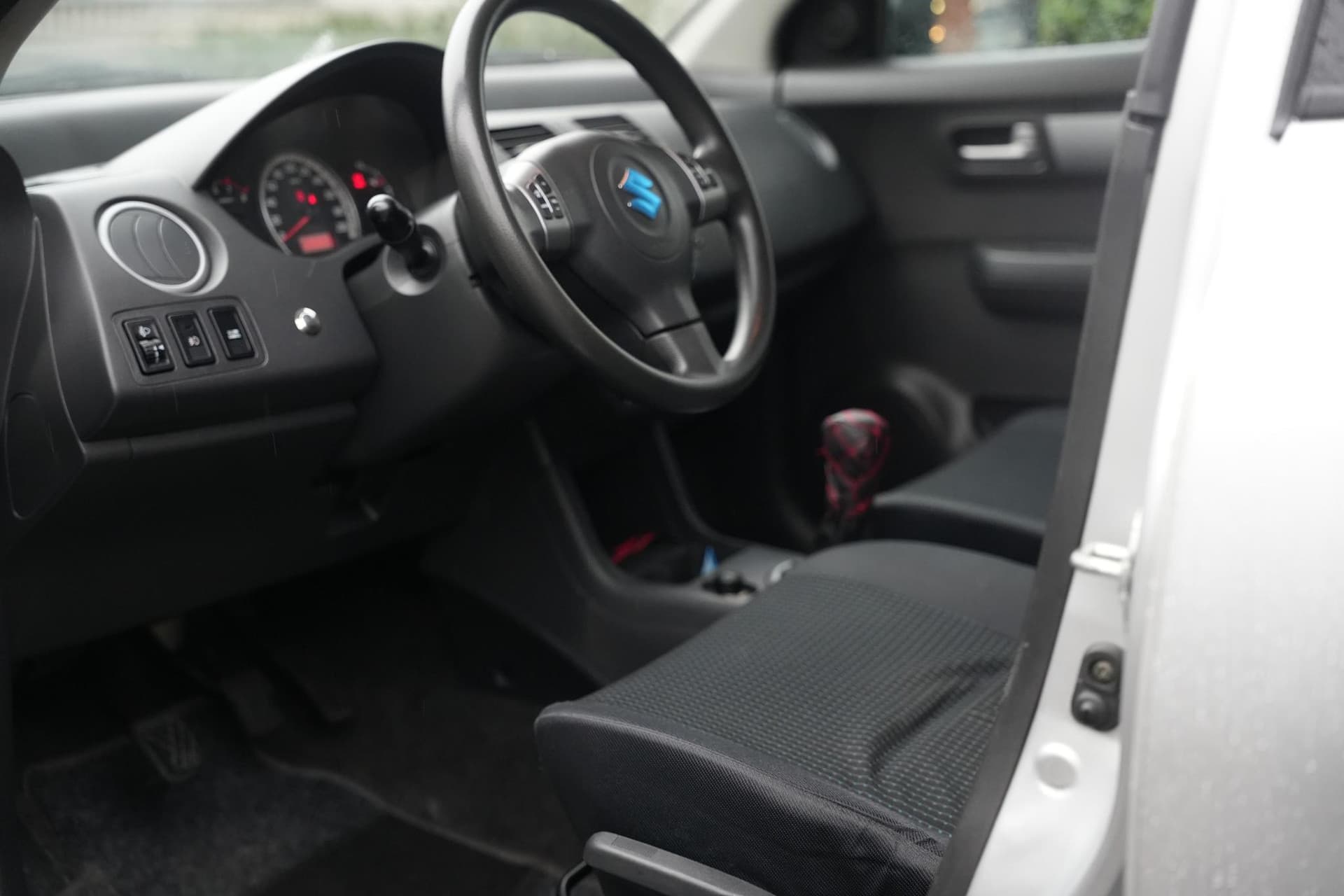 Suzuki Swift 1.3 GLS 1.3 GLS thumbnail 14