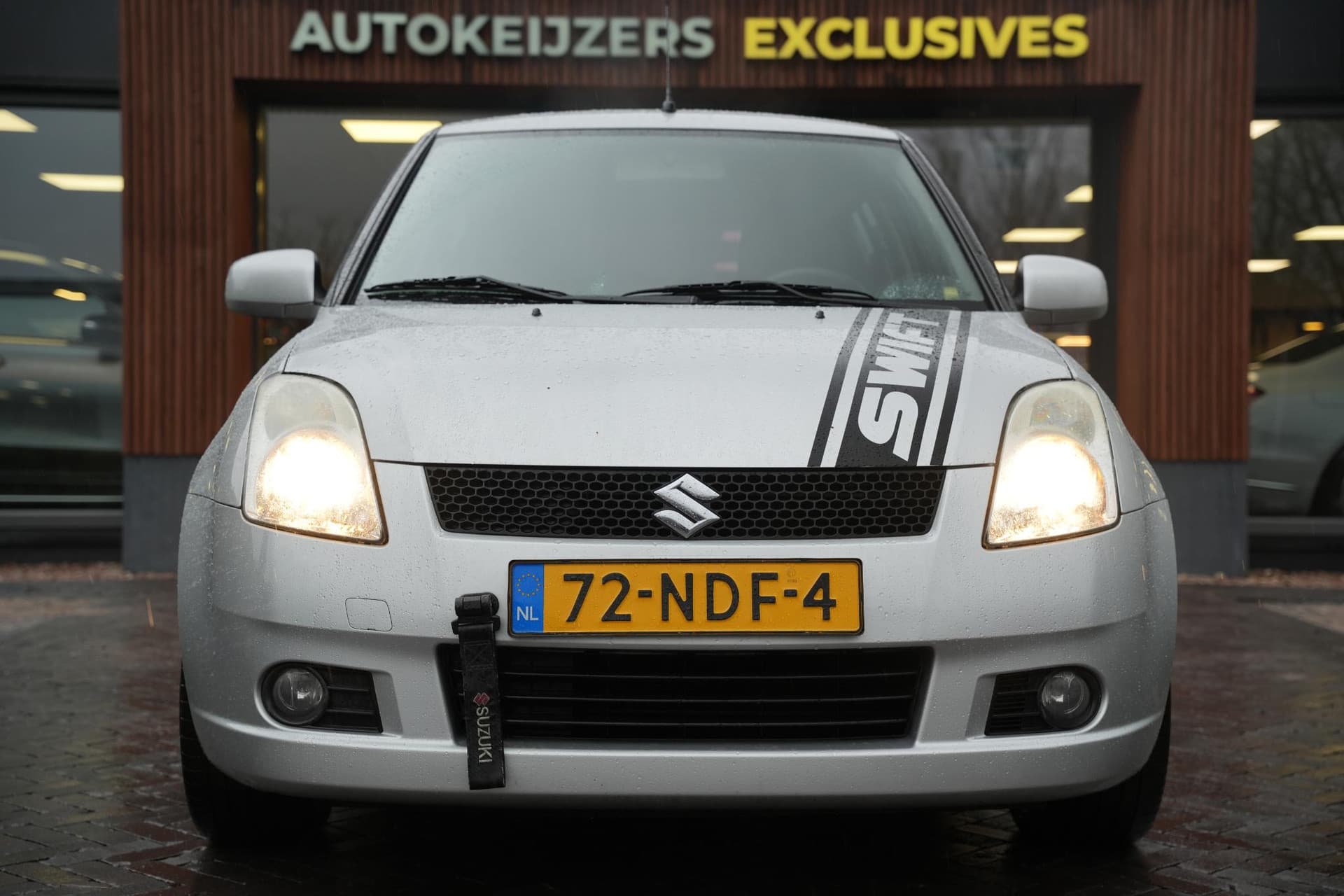 Suzuki Swift 1.3 GLS 1.3 GLS thumbnail 3