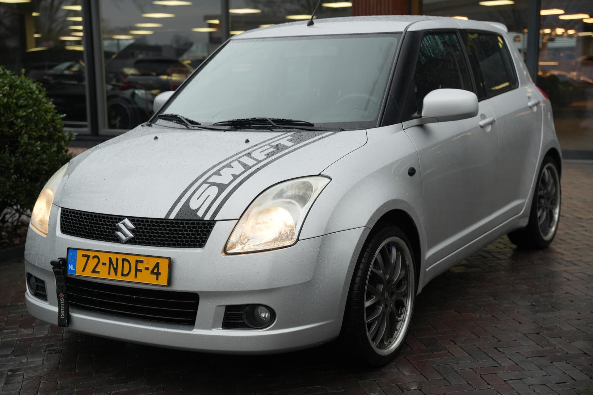 Suzuki Swift 1.3 GLS 1.3 GLS thumbnail 4