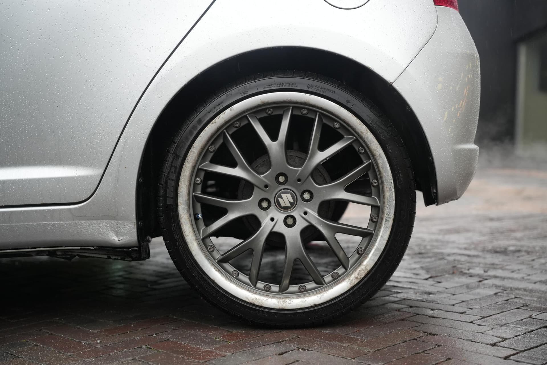 Suzuki Swift 1.3 GLS 1.3 GLS thumbnail 5