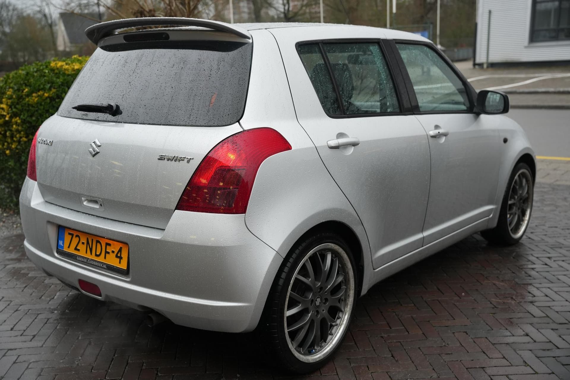 Suzuki Swift 1.3 GLS 1.3 GLS thumbnail 8