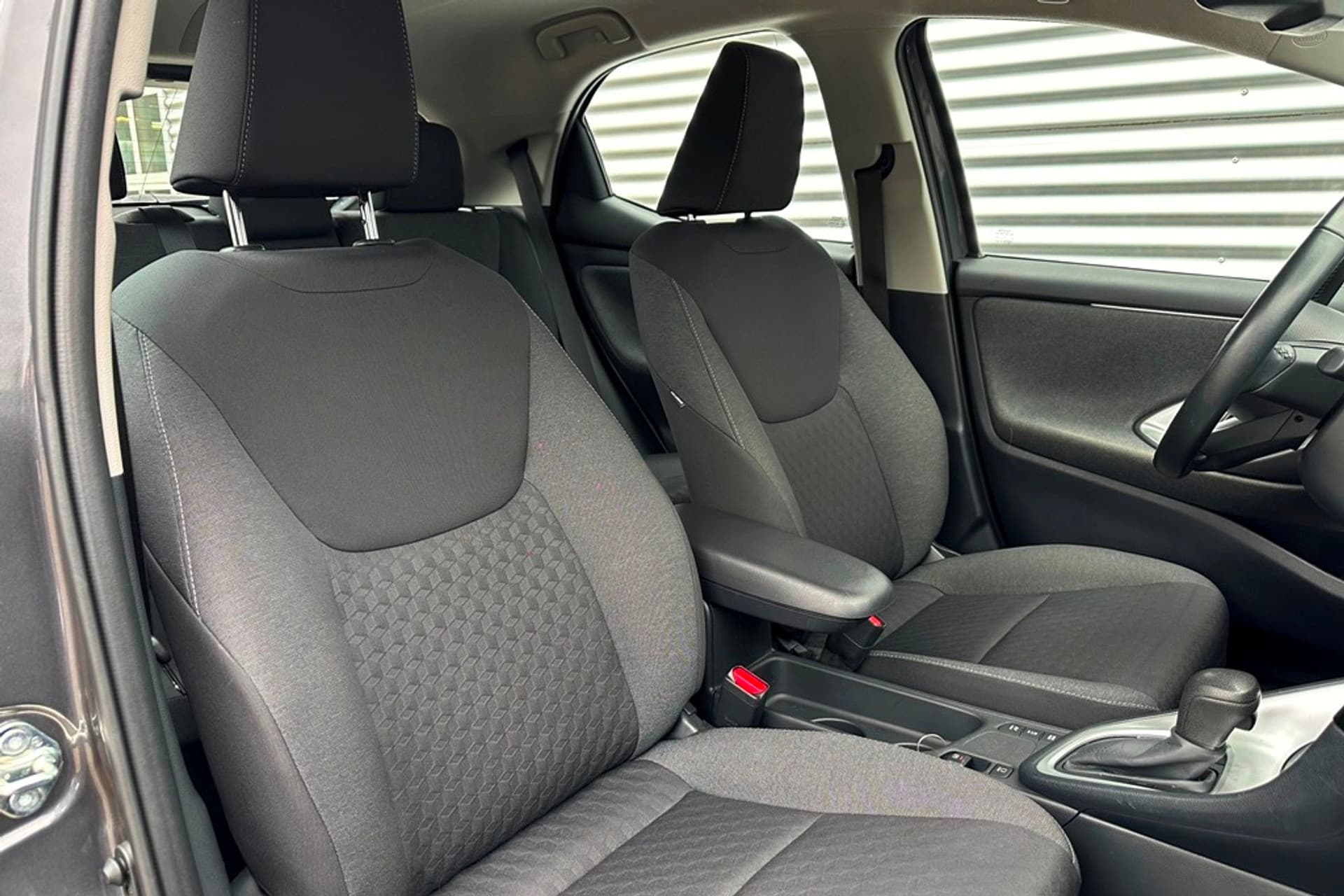 Toyota Yaris 1.5 Hybrid Dynamic Carplay / Camera / Stoel verw. thumbnail 13