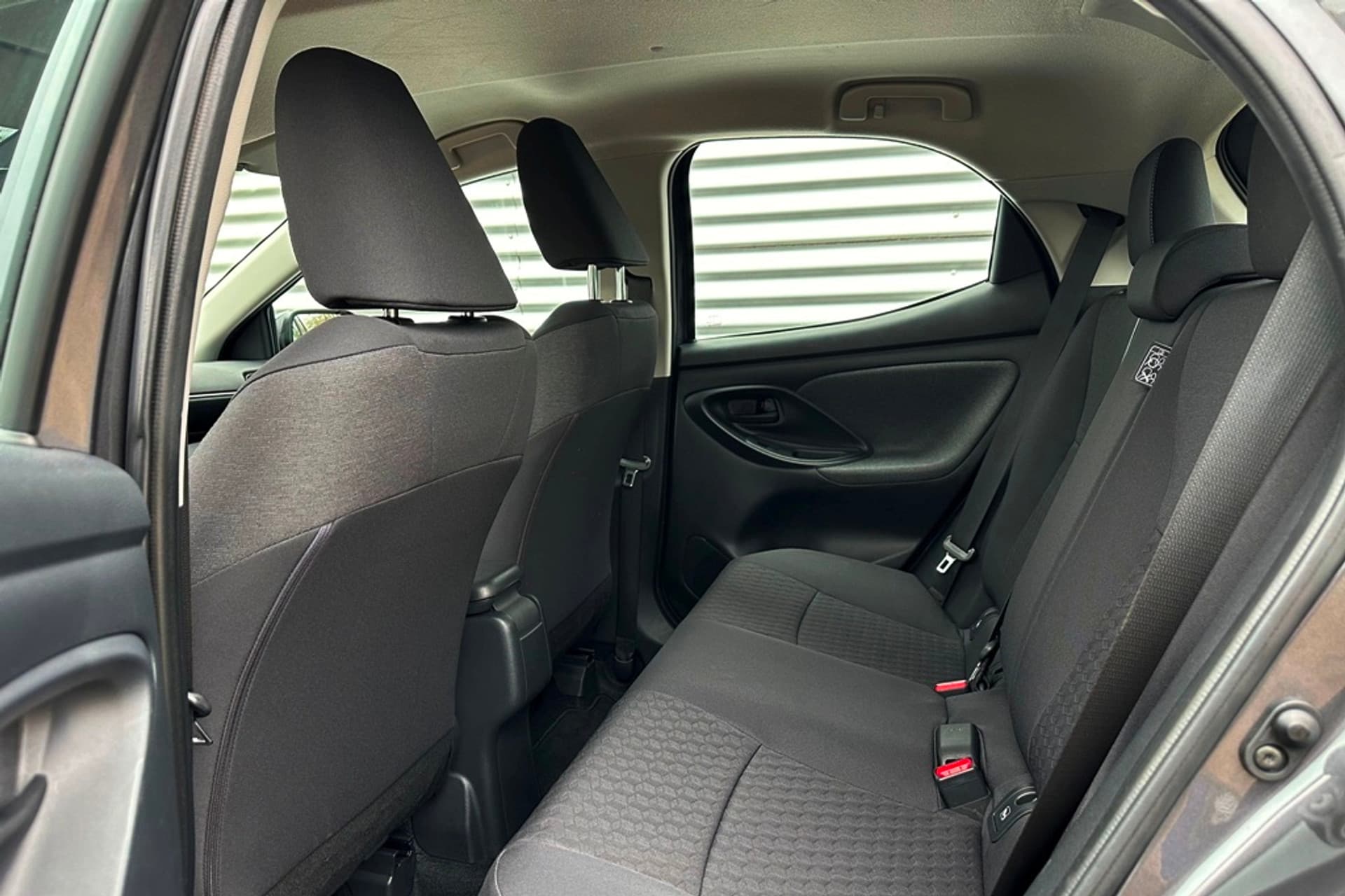 Toyota Yaris 1.5 Hybrid Dynamic Carplay / Camera / Stoel verw. thumbnail 18