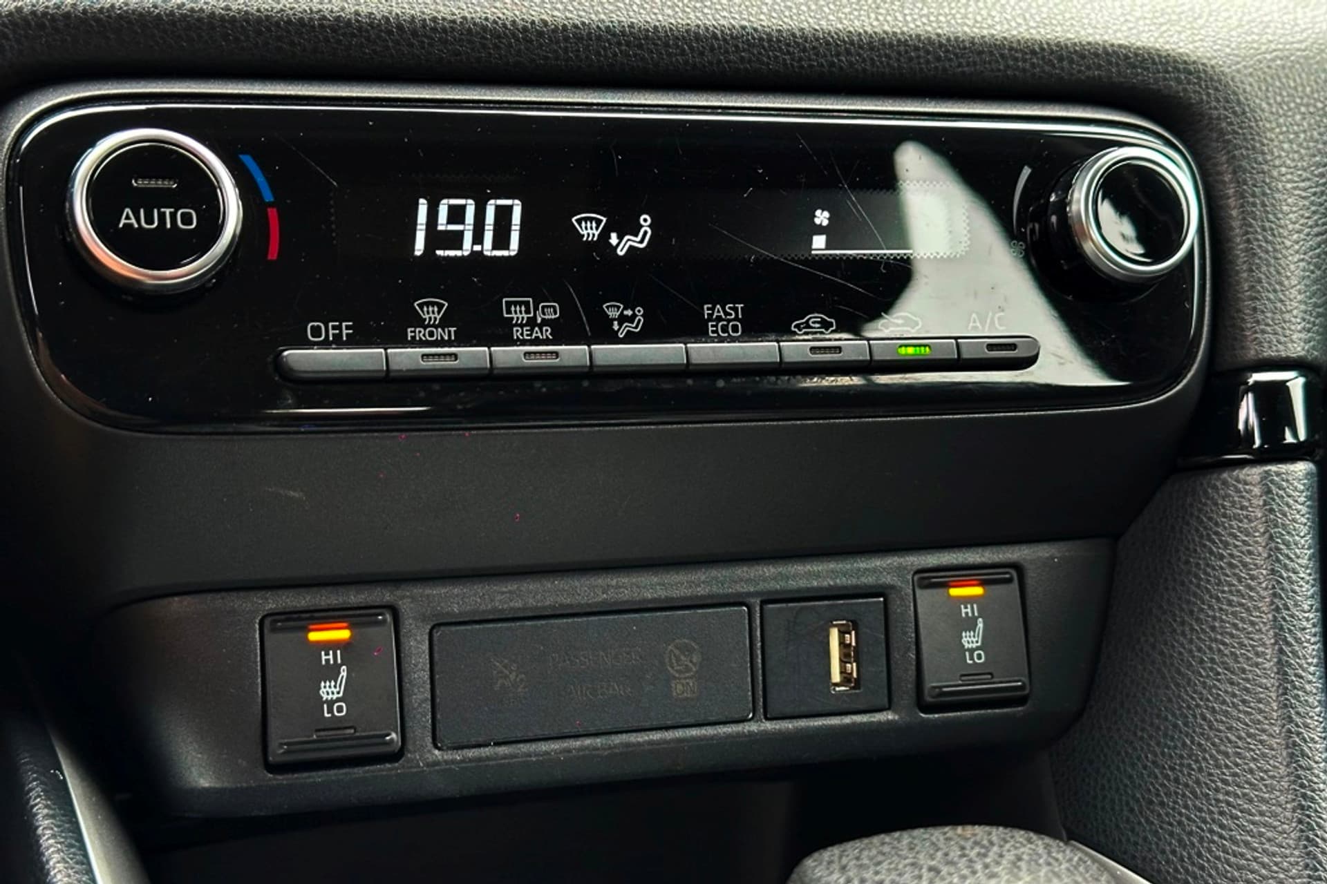 Toyota Yaris 1.5 Hybrid Dynamic Carplay / Camera / Stoel verw. thumbnail 20