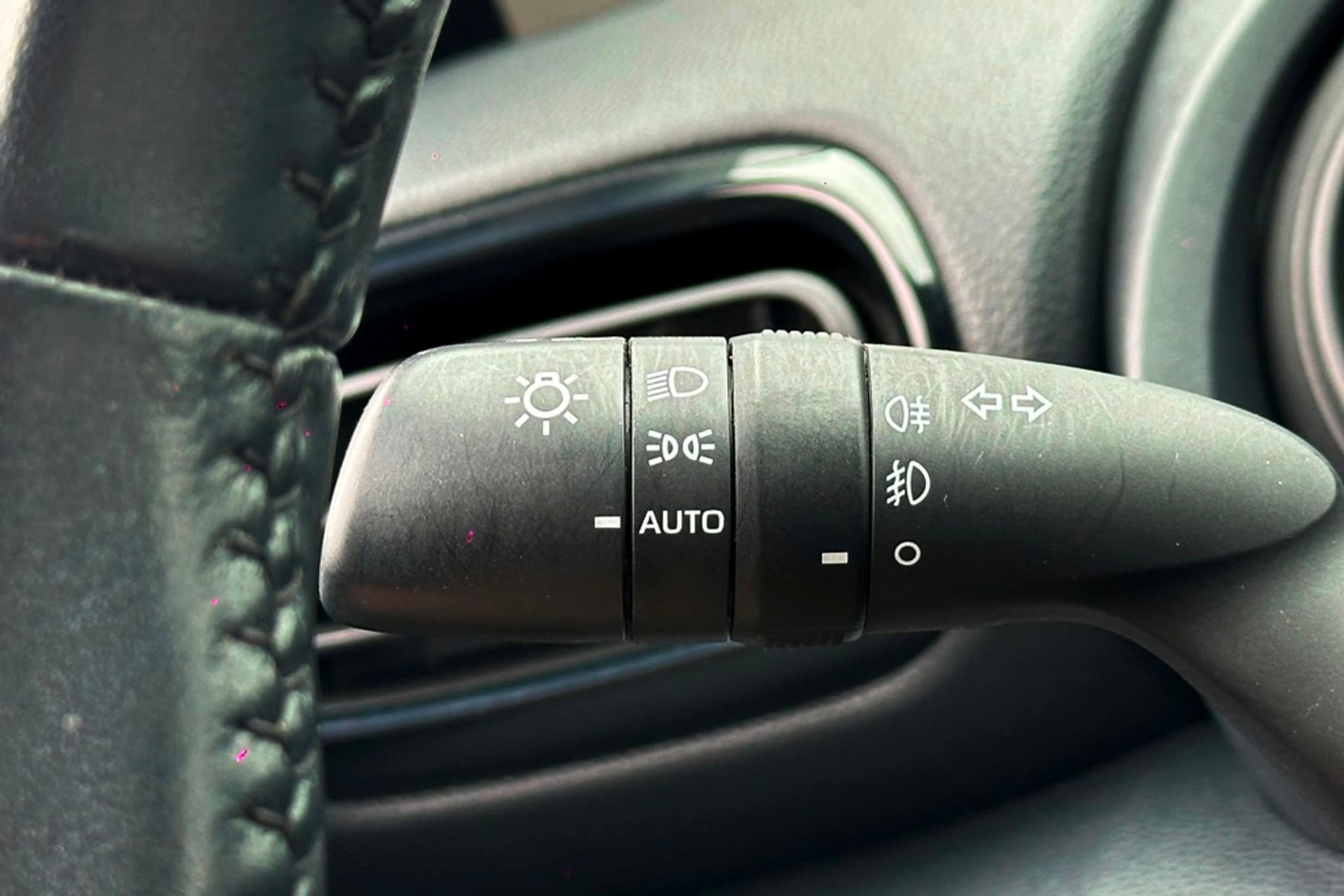 Toyota Yaris 1.5 Hybrid Dynamic Carplay / Camera / Stoel verw. thumbnail 23