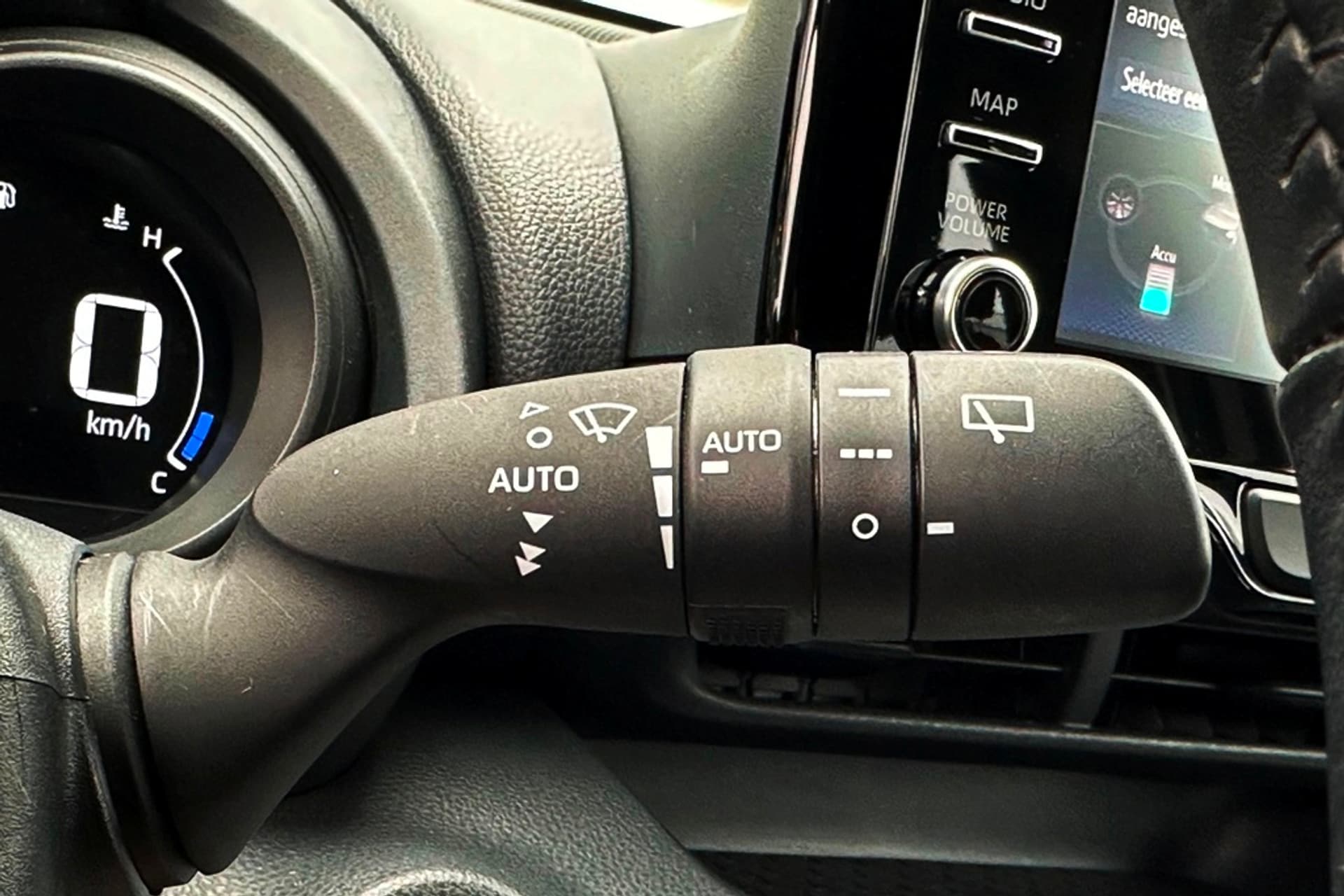 Toyota Yaris 1.5 Hybrid Dynamic Carplay / Camera / Stoel verw. thumbnail 24