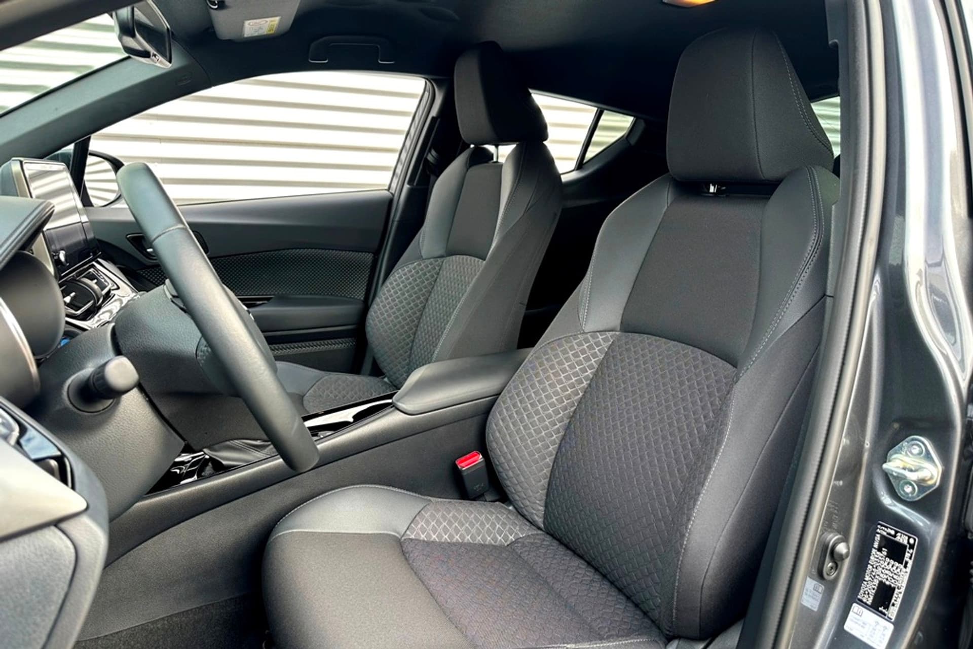 Toyota C-HR 1.8 Hybrid Bi-Tone Winter- +Safety-pakket thumbnail 16