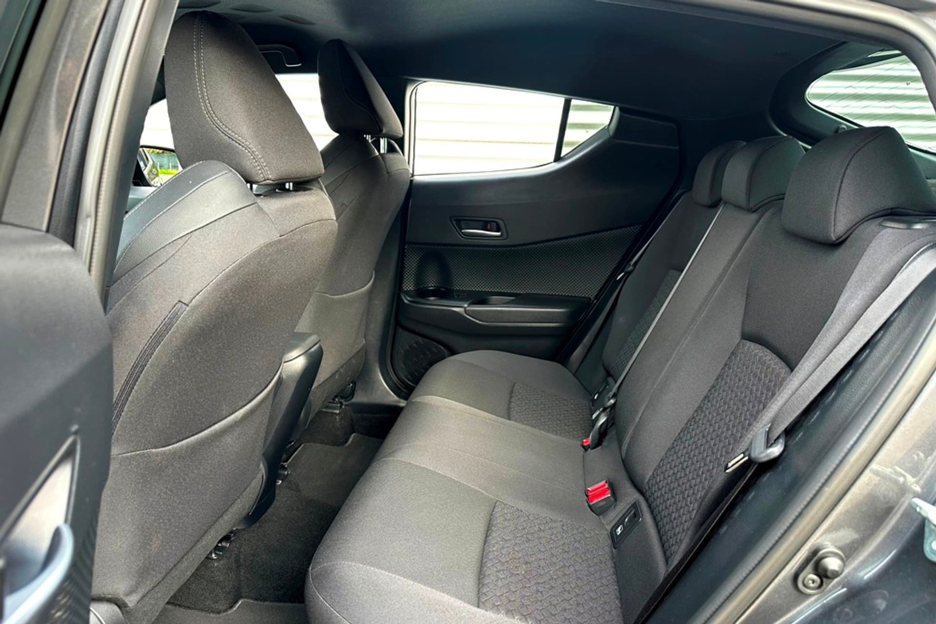 Toyota C-HR 1.8 Hybrid Bi-Tone Winter- +Safety-pakket thumbnail 19