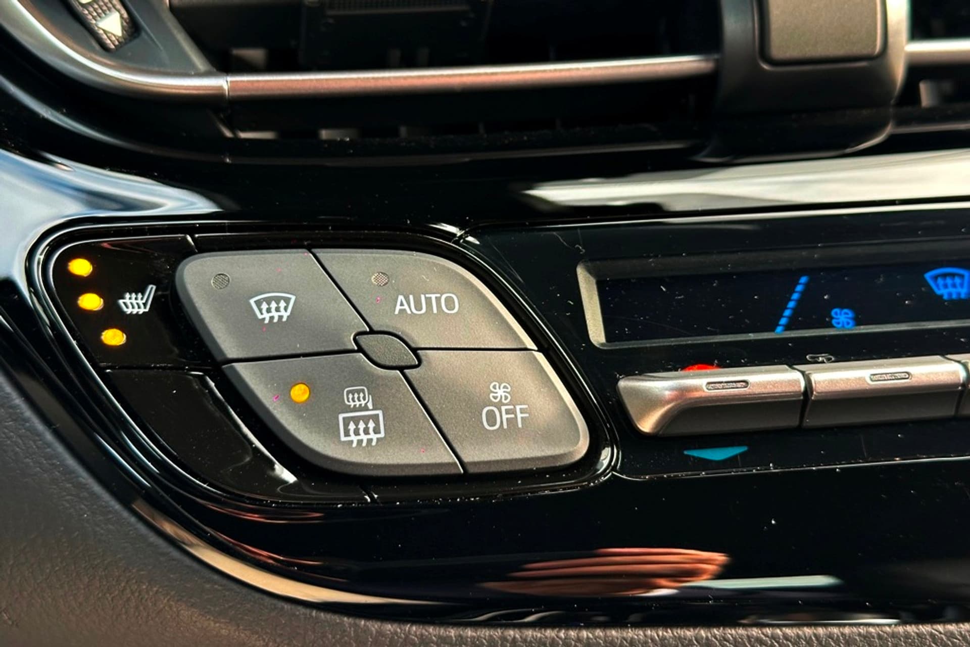 Toyota C-HR 1.8 Hybrid Bi-Tone Winter- +Safety-pakket thumbnail 22