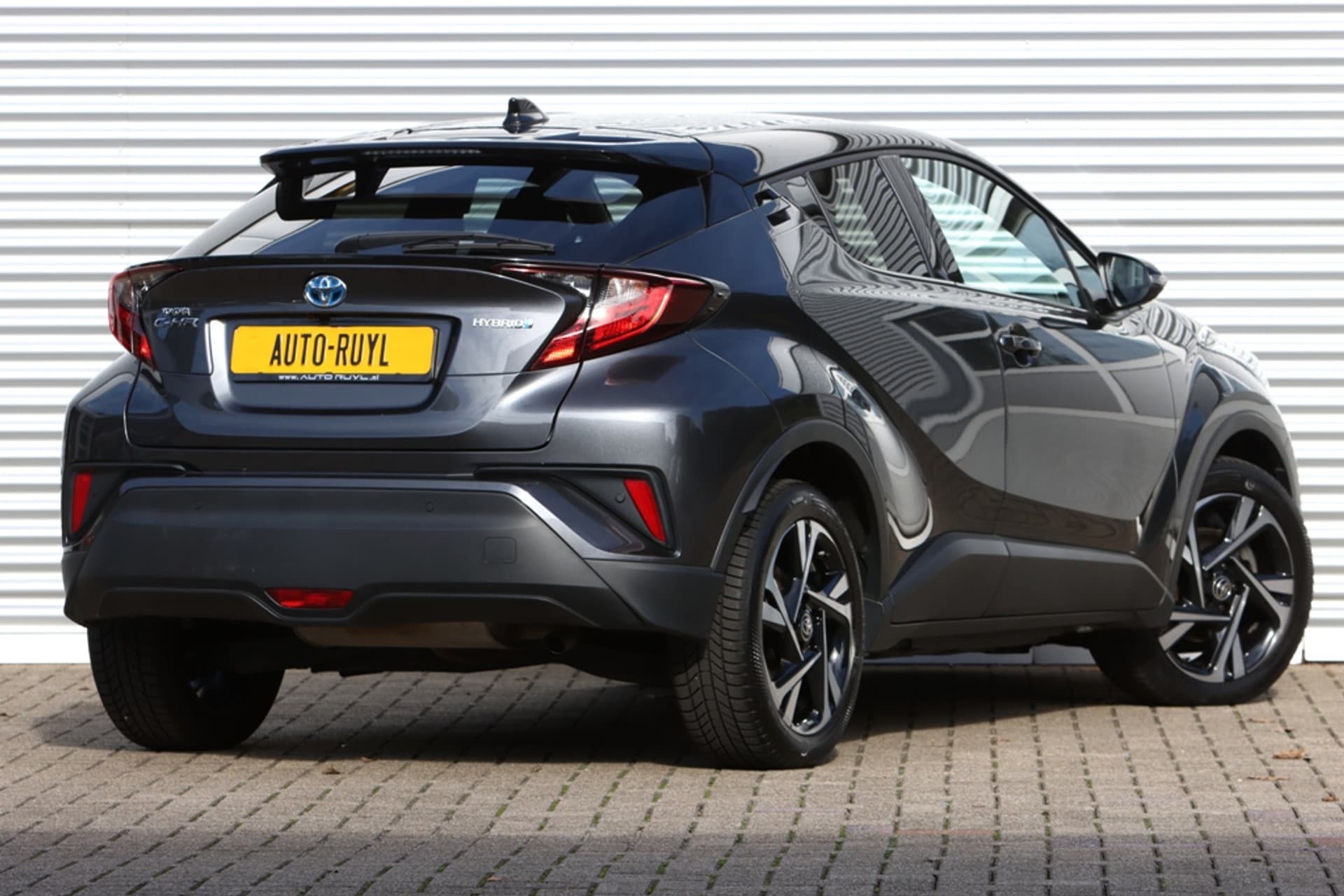 Toyota C-HR 1.8 Hybrid Bi-Tone Winter- +Safety-pakket thumbnail 2