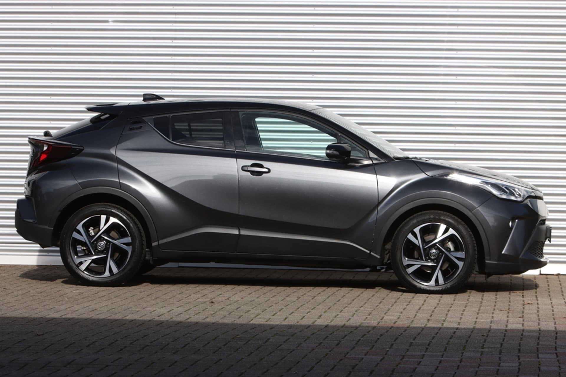 Toyota C-HR 1.8 Hybrid Bi-Tone Winter- +Safety-pakket thumbnail 3