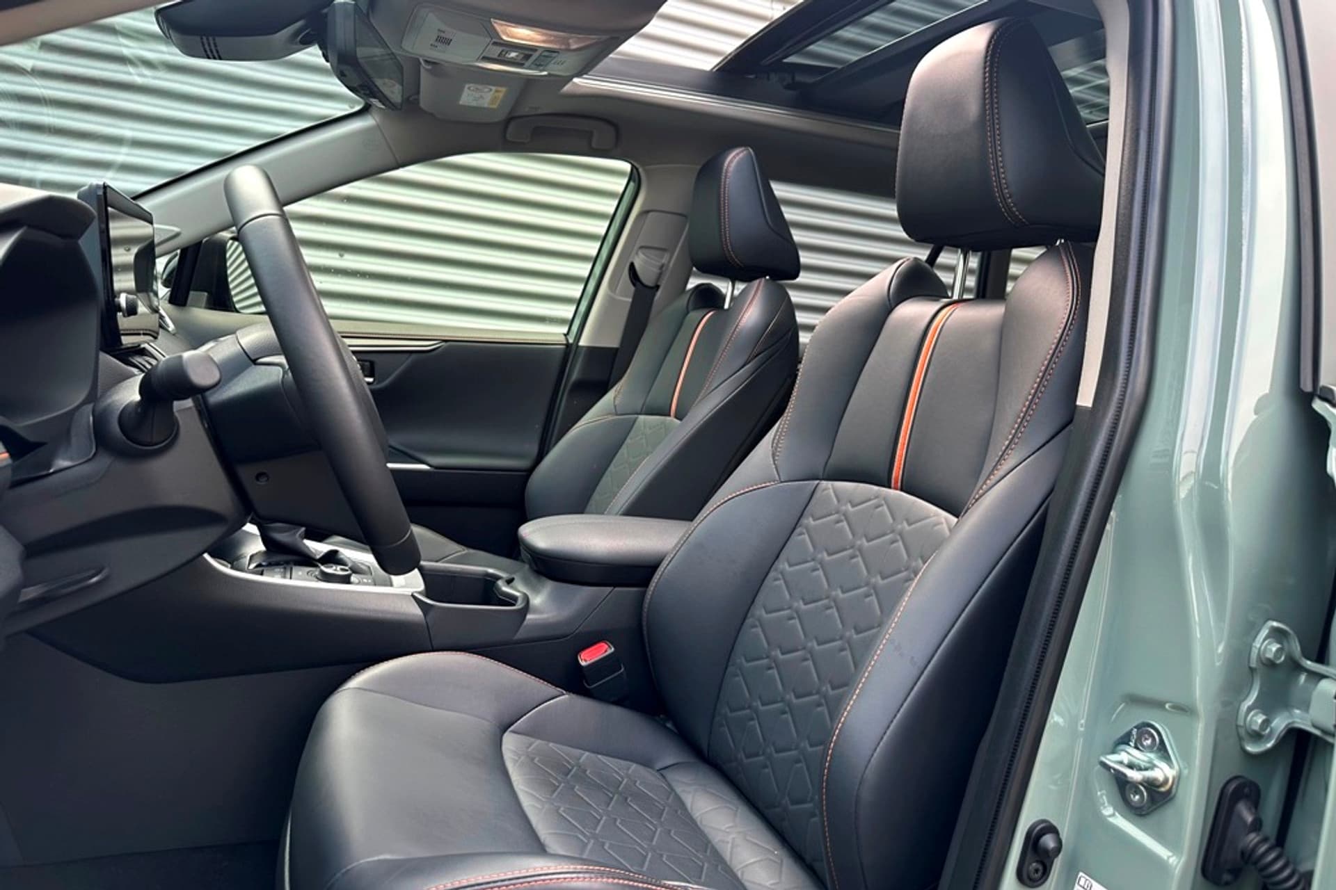 Toyota RAV4 2.5 Hybrid AWD Ulitmate Adventure Panoramad. thumbnail 16