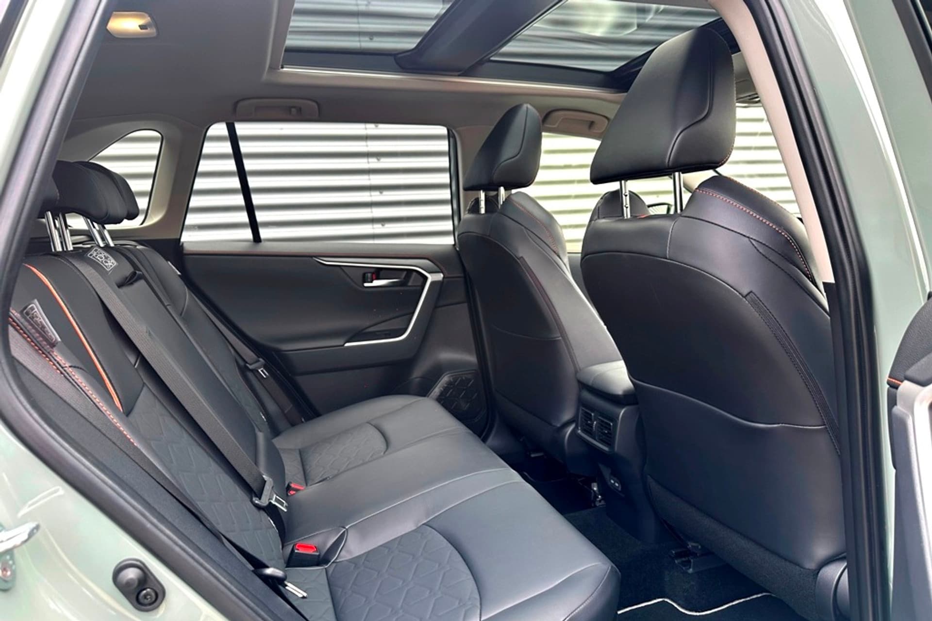 Toyota RAV4 2.5 Hybrid AWD Ulitmate Adventure Panoramad. thumbnail 17