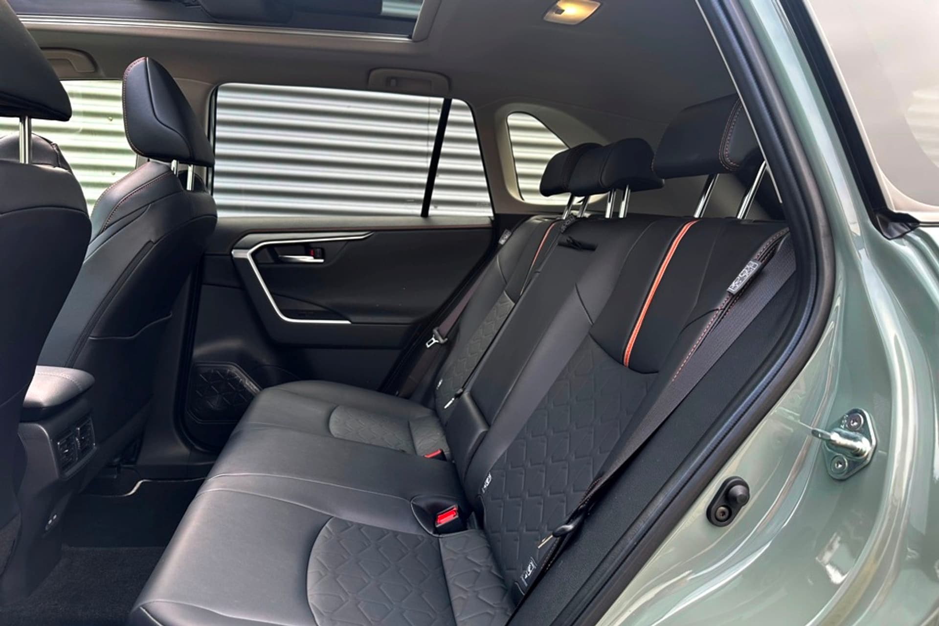 Toyota RAV4 2.5 Hybrid AWD Ulitmate Adventure Panoramad. thumbnail 20