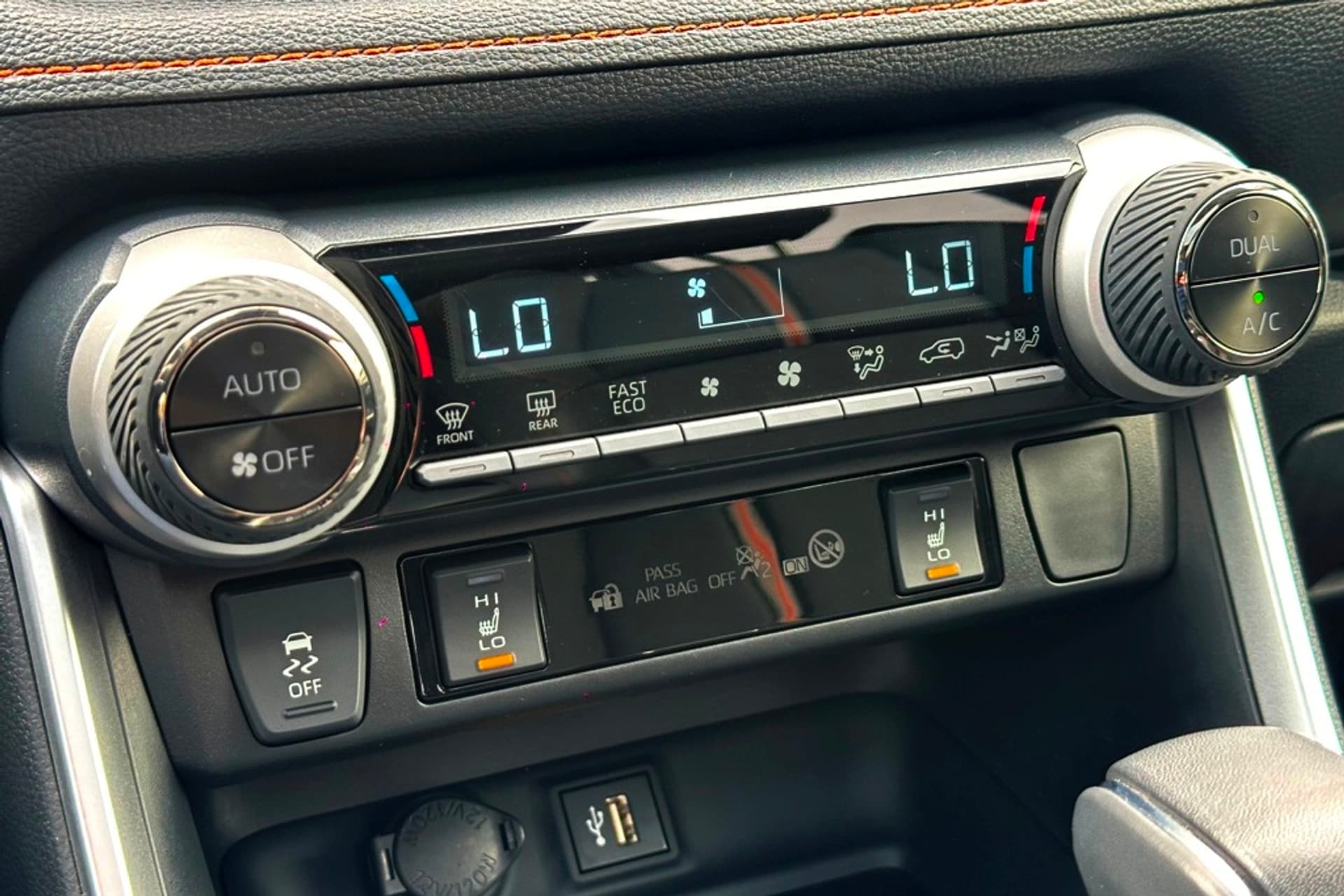 Toyota RAV4 2.5 Hybrid AWD Ulitmate Adventure Panoramad. thumbnail 23