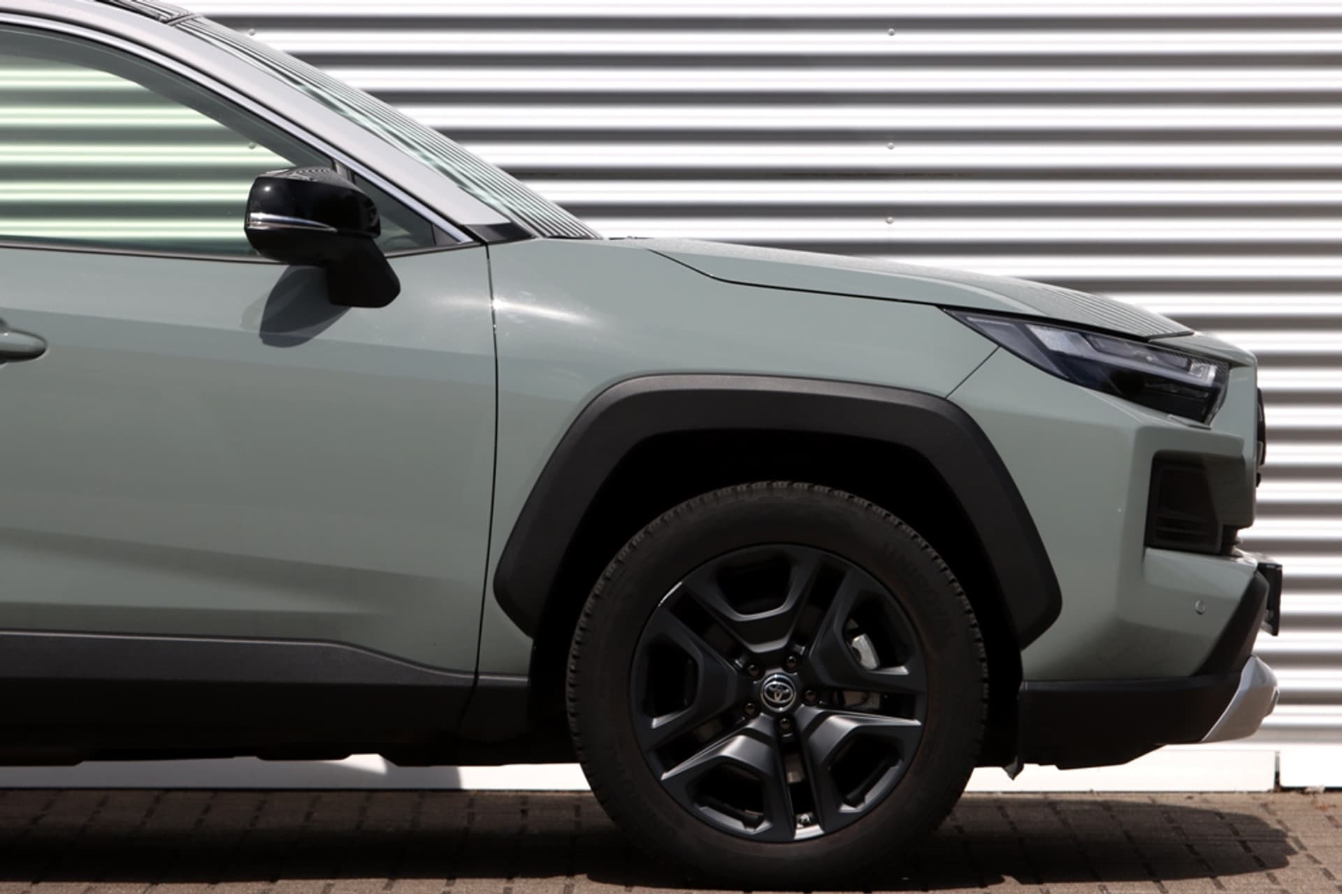 Toyota RAV4 2.5 Hybrid AWD Ulitmate Adventure Panoramad. thumbnail 8