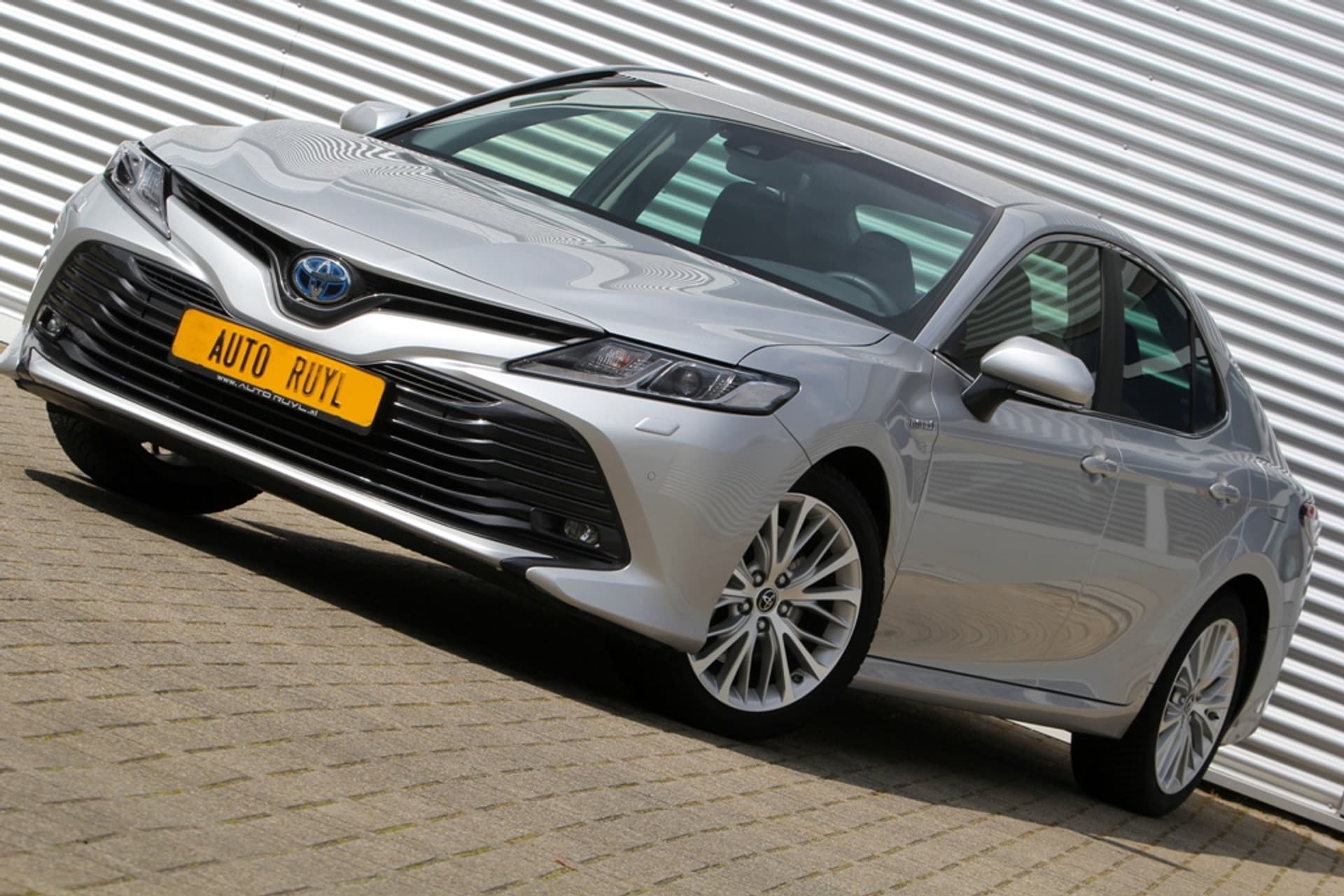 Toyota Camry 2.5 Hybrid Dynamic thumbnail 11