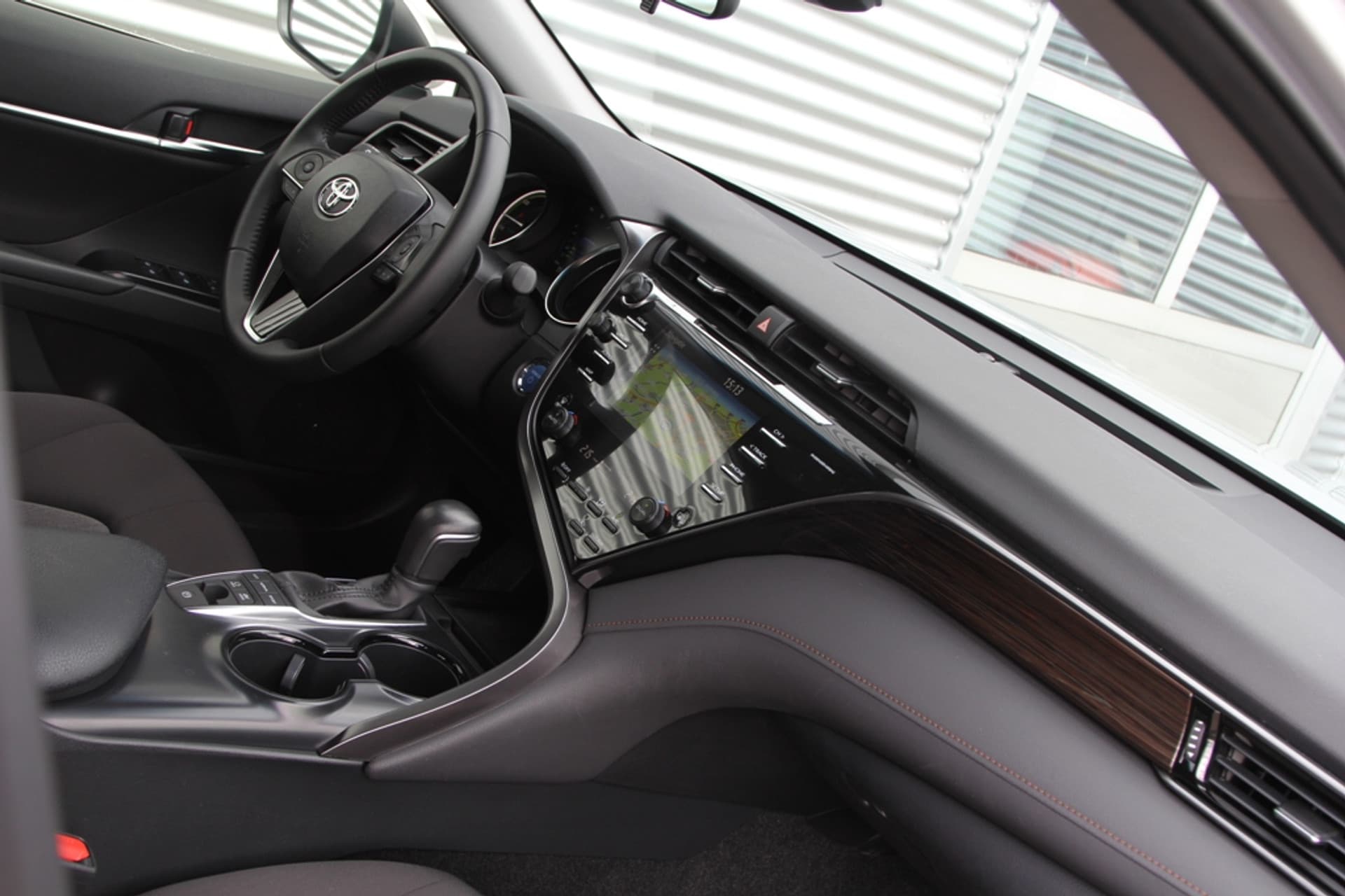 Toyota Camry 2.5 Hybrid Dynamic thumbnail 13