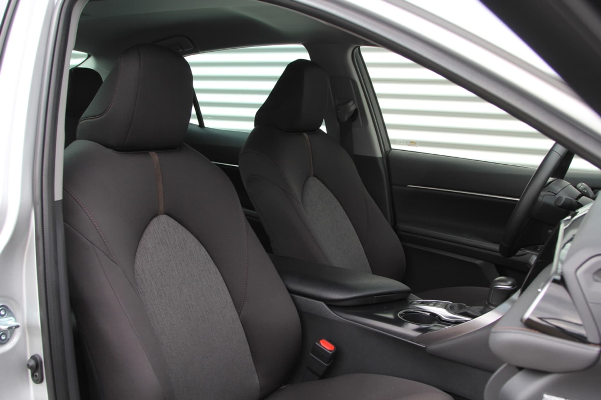 Toyota Camry 2.5 Hybrid Dynamic thumbnail 14