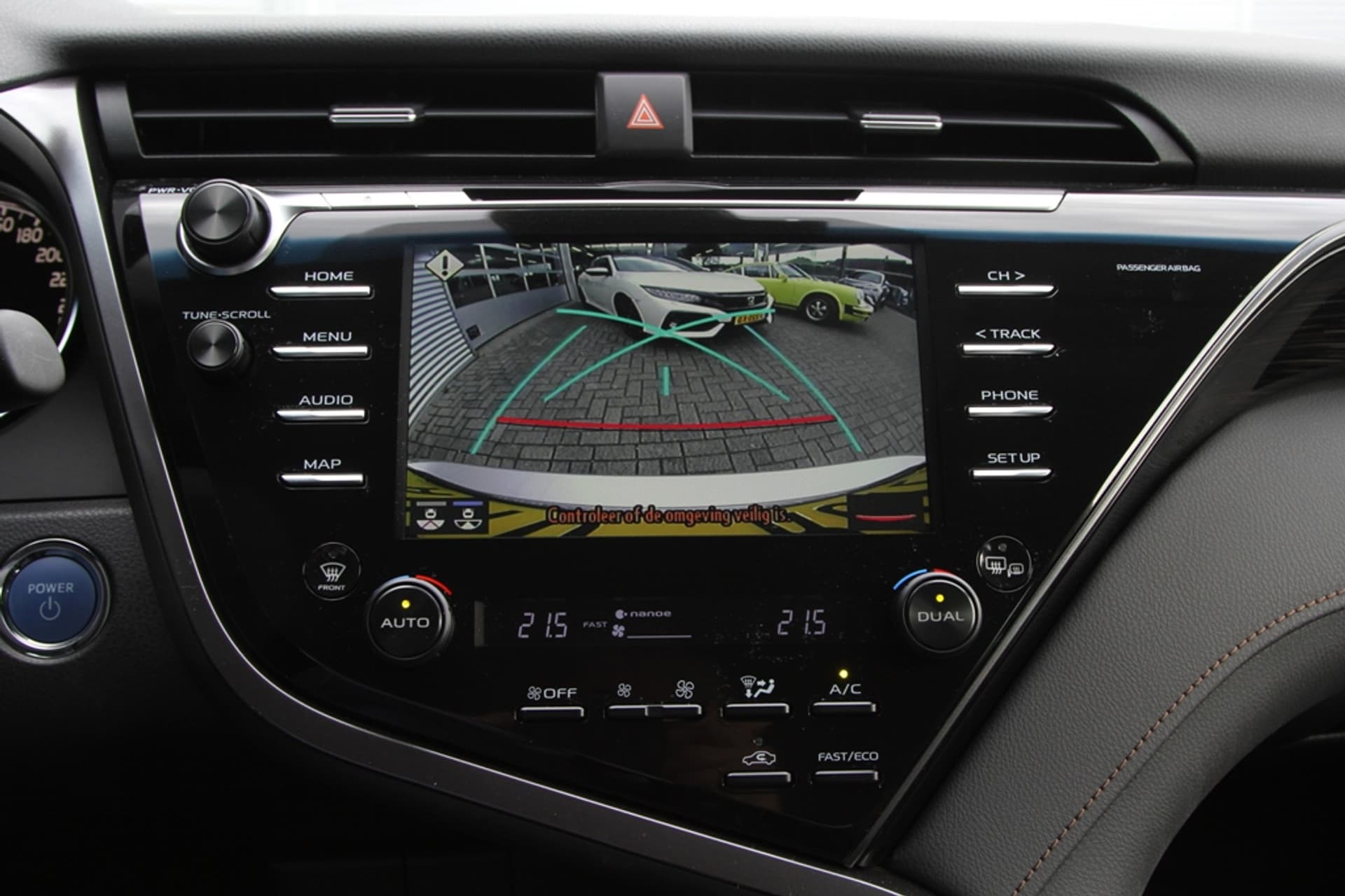 Toyota Camry 2.5 Hybrid Dynamic thumbnail 16