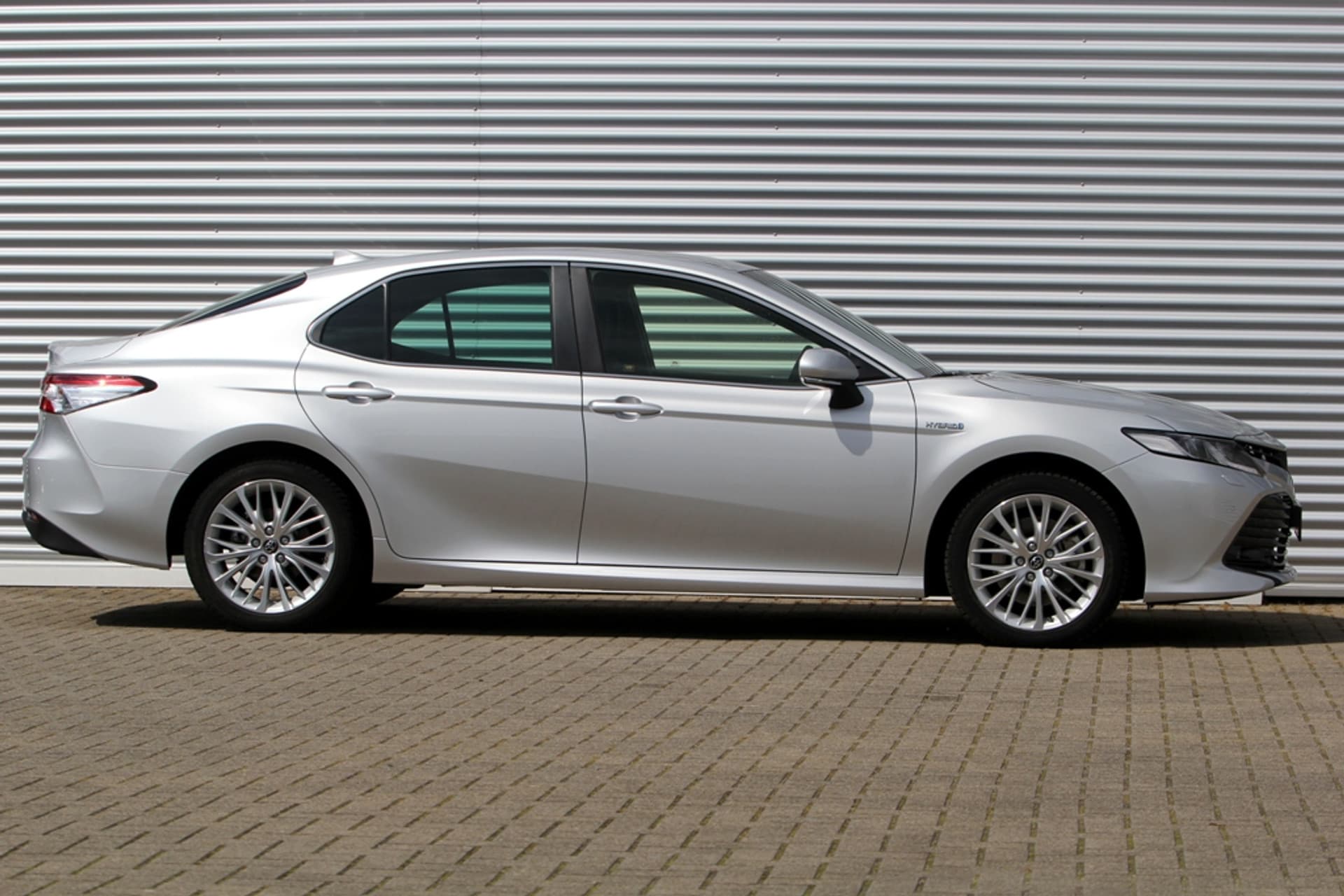 Toyota Camry 2.5 Hybrid Dynamic thumbnail 3