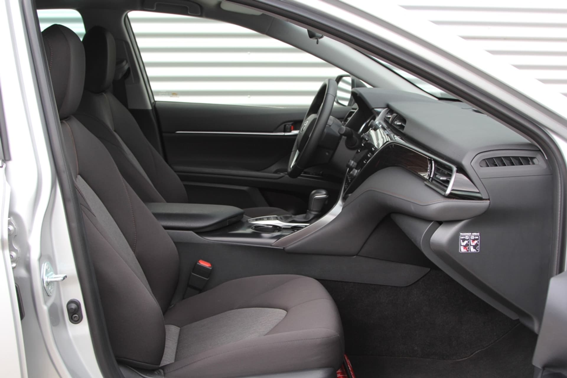 Toyota Camry 2.5 Hybrid Dynamic thumbnail 4