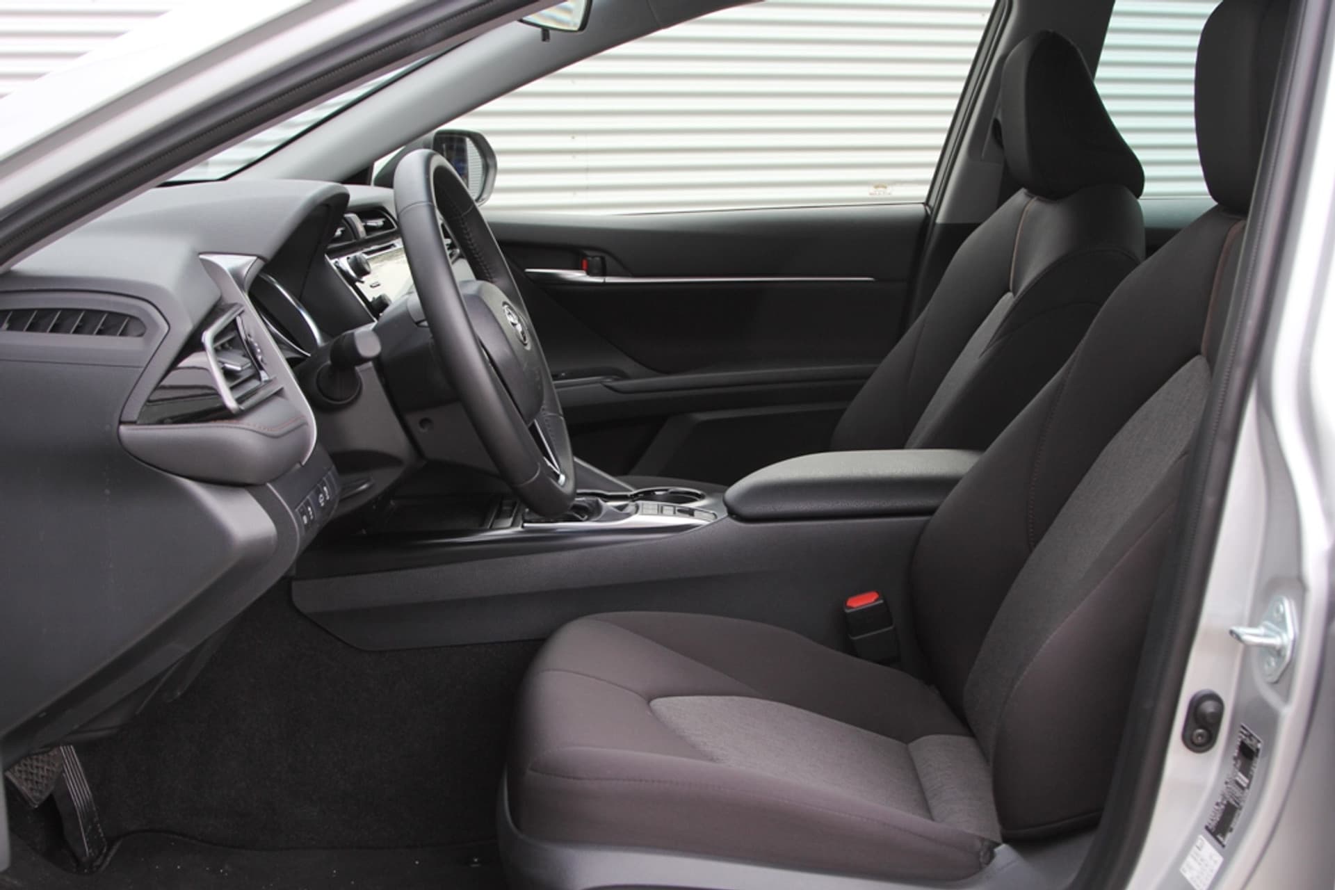 Toyota Camry 2.5 Hybrid Dynamic thumbnail 5