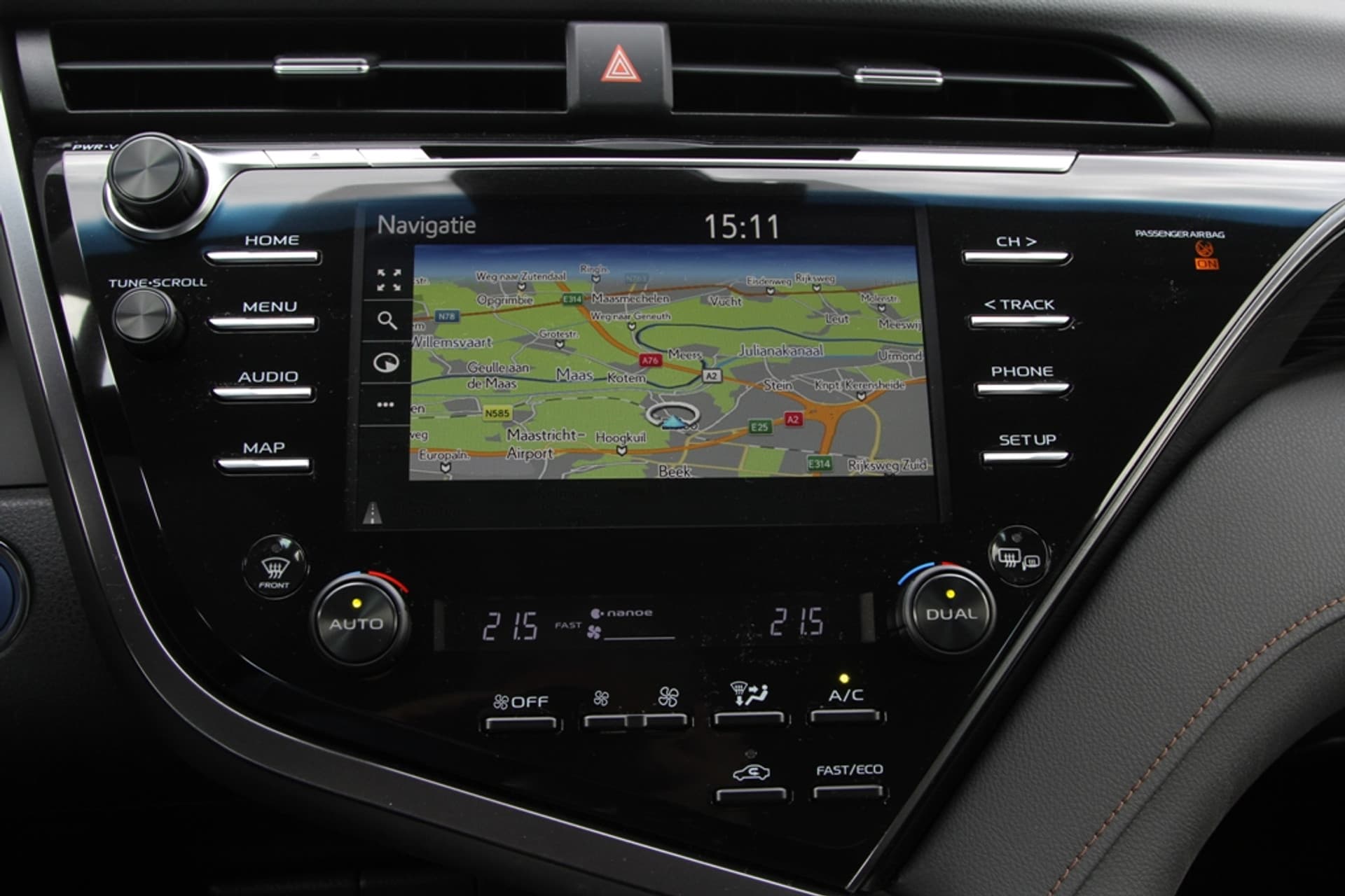 Toyota Camry 2.5 Hybrid Dynamic thumbnail 10