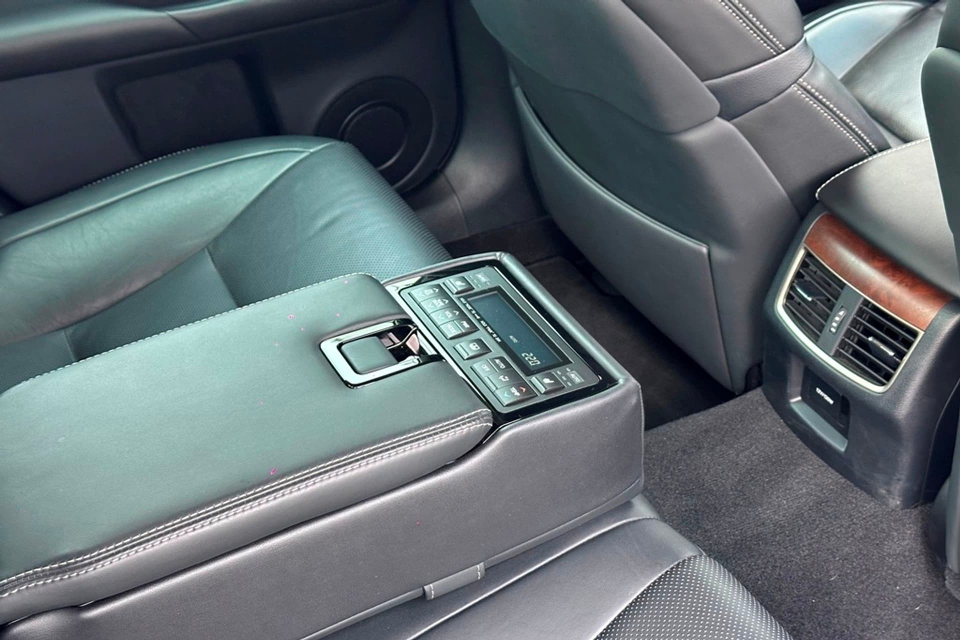 Lexus GS 450h President Line thumbnail 30