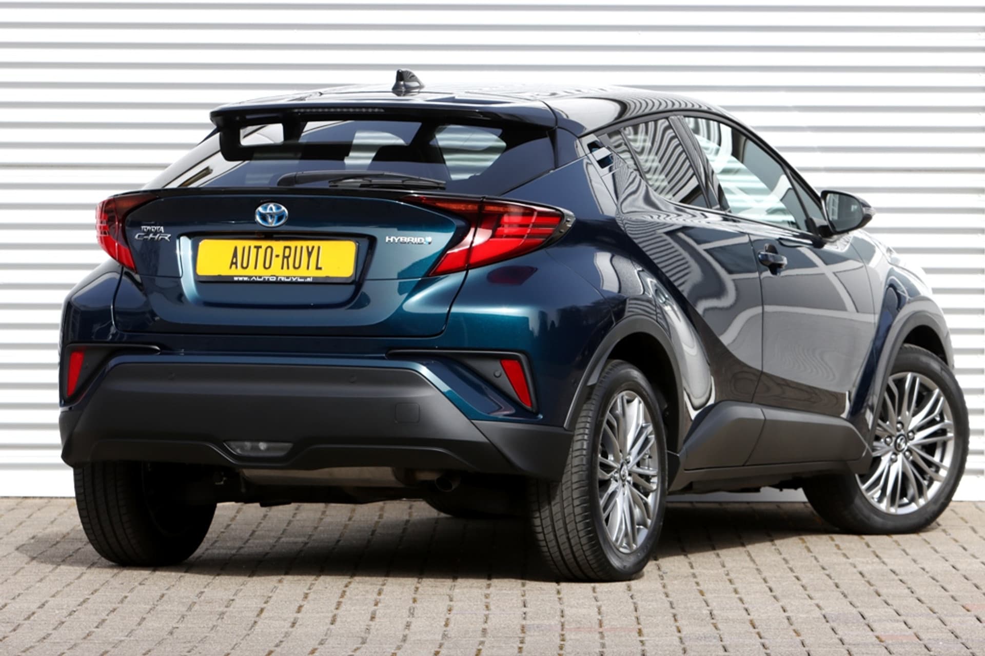 Toyota C-HR 1.8 Hybrid Style Bi-Tone Carplay / Safety Pakket / Navi thumbnail 2