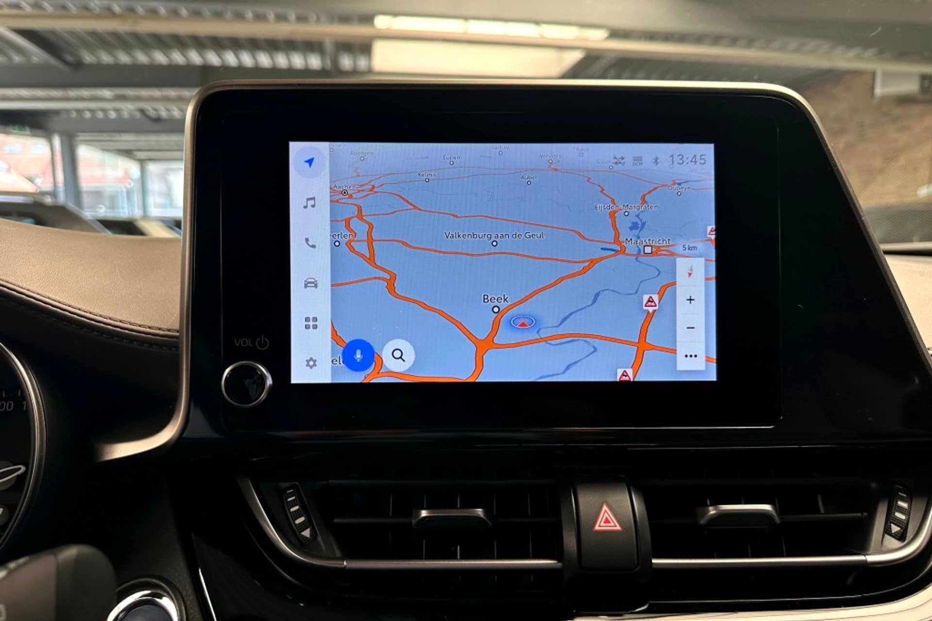 Toyota C-HR 1.8 Hybrid Style Bi-Tone Carplay / Safety Pakket / Navi thumbnail 15