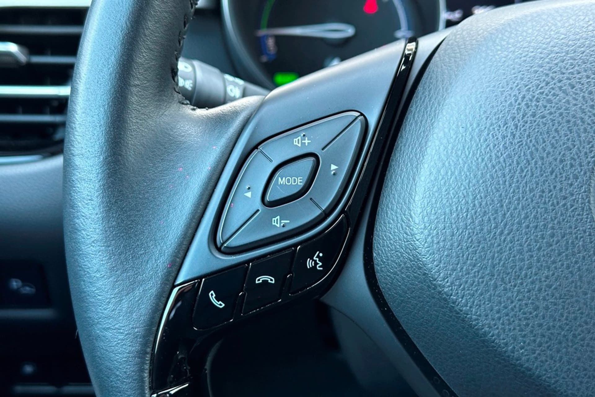 Toyota C-HR 1.8 Hybrid Style Bi-Tone Carplay / Safety Pakket / Navi thumbnail 18