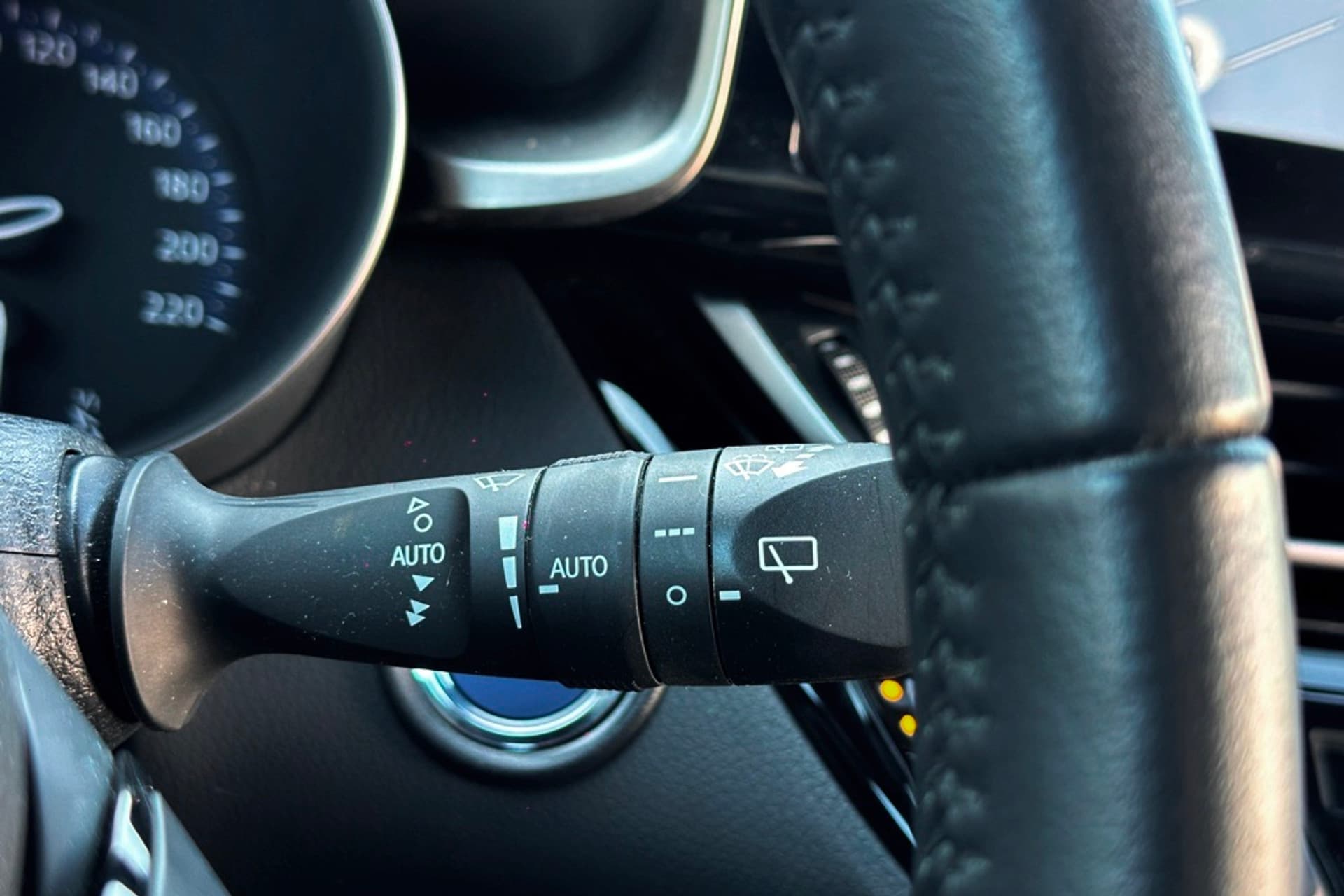 Toyota C-HR 1.8 Hybrid Style Bi-Tone Carplay / Safety Pakket / Navi thumbnail 21