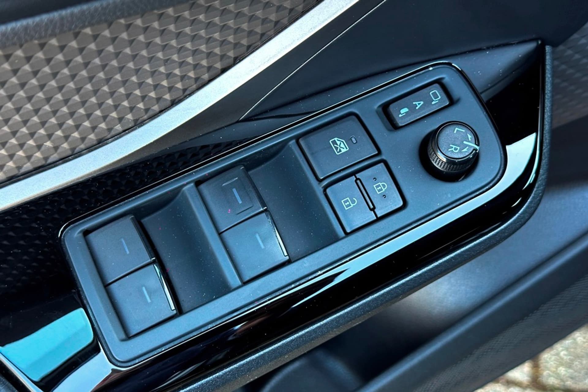 Toyota C-HR 1.8 Hybrid Style Bi-Tone Carplay / Safety Pakket / Navi thumbnail 25