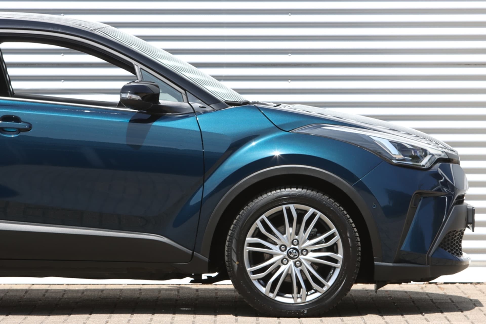 Toyota C-HR 1.8 Hybrid Style Bi-Tone Carplay / Safety Pakket / Navi thumbnail 8