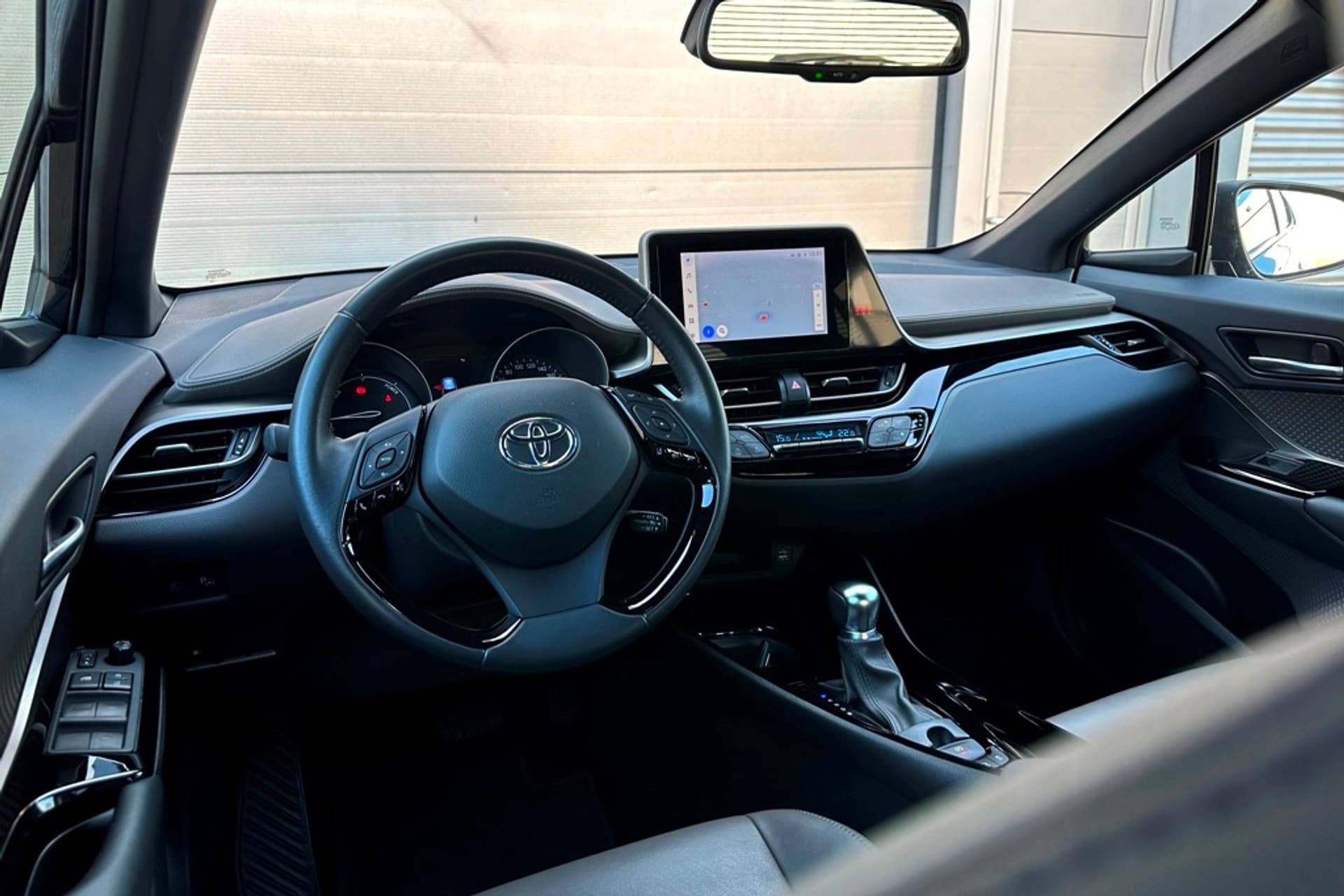Toyota C-HR 1.8 Hybrid Style Bi-Tone Carplay / Safety Pakket / Navi thumbnail 9
