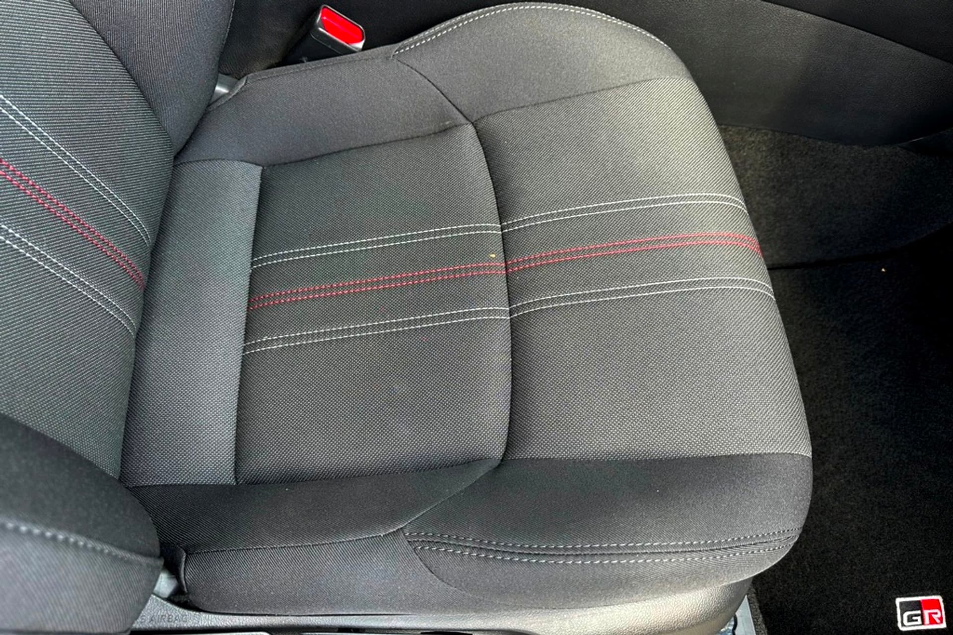 Toyota C-HR 1.8 Hybrid GR-Sport Bi-Tone 9.266 KM. thumbnail 15